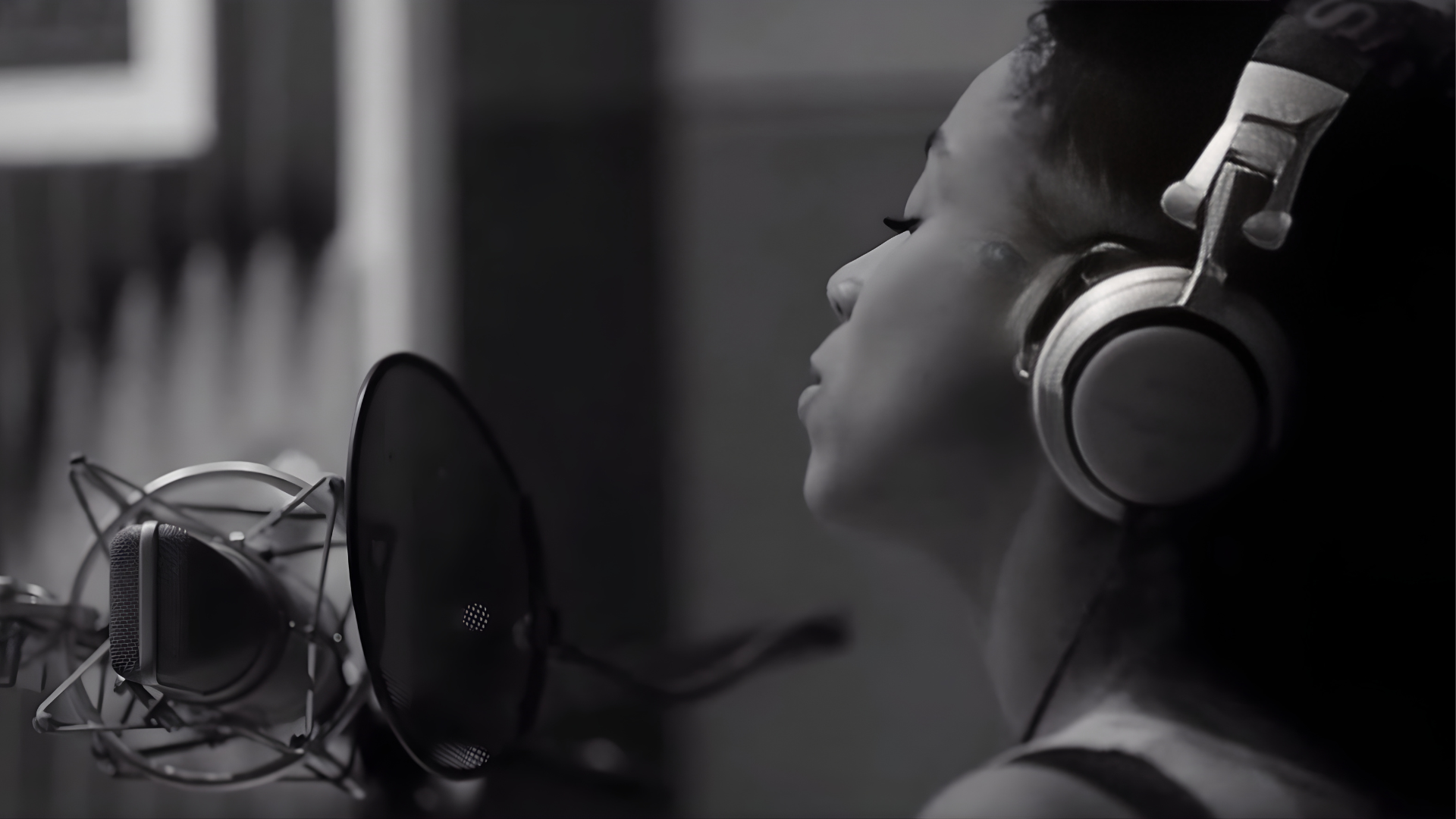 Lianne La Havas recording Unstoppable