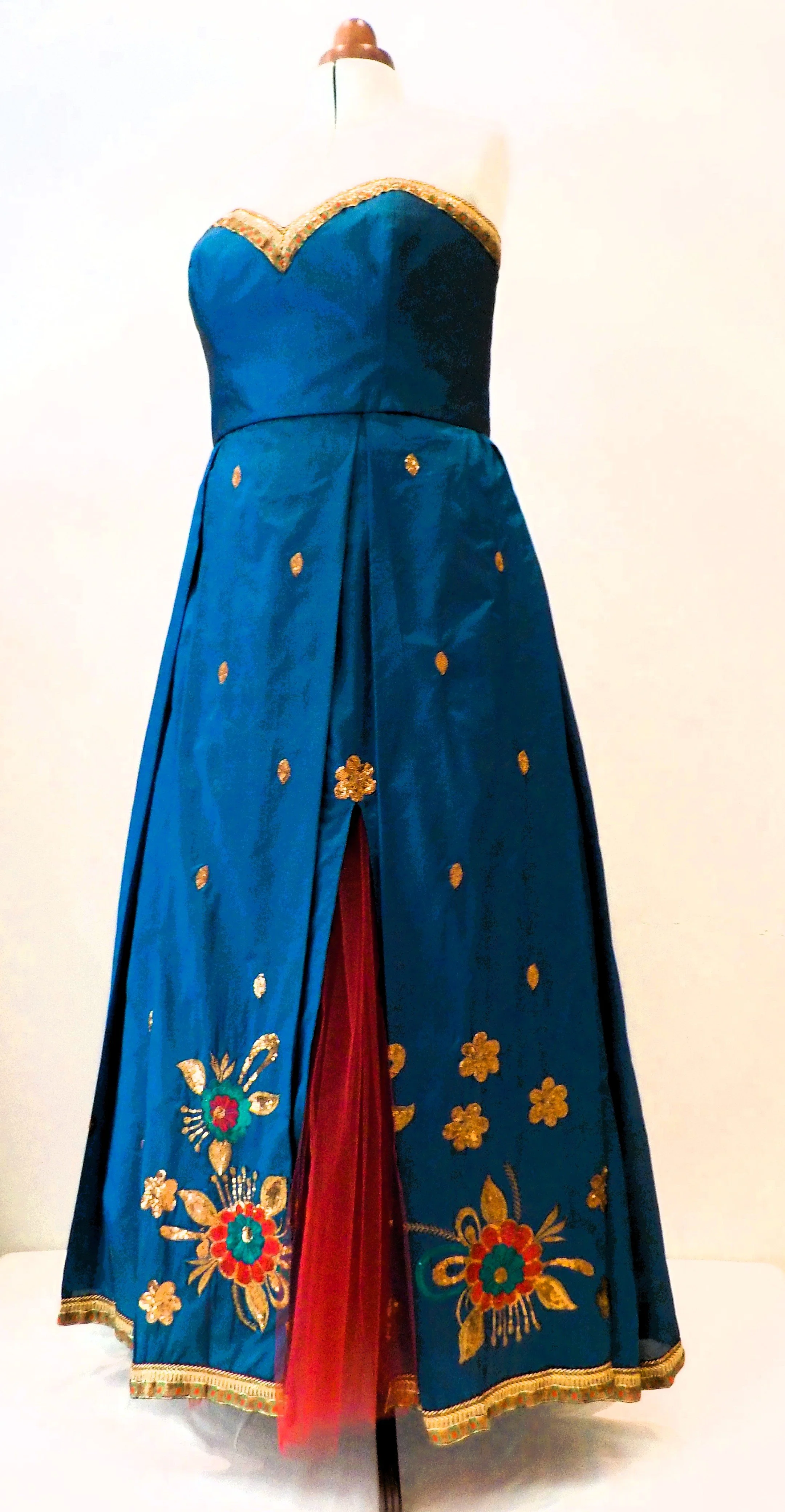 Bespoke Wedding guest silk 2-piece with gold trim and appliques by Beatrice Espinosa