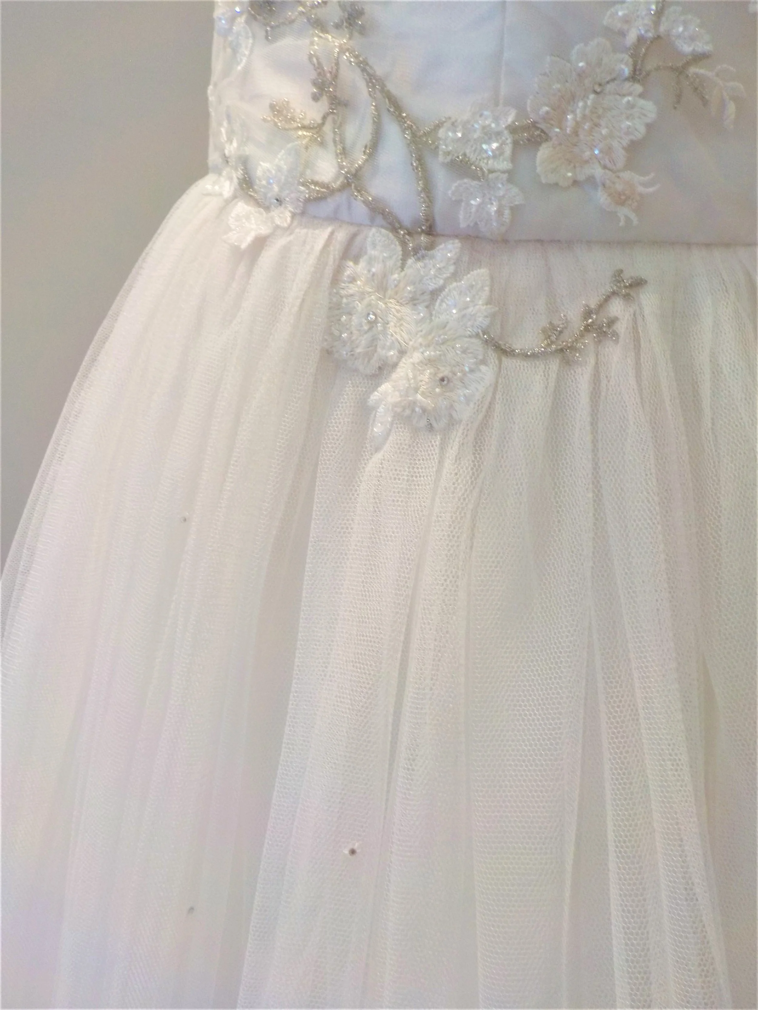 Silk tulle and embroidered Wedding dress by Beatrice Espinosa