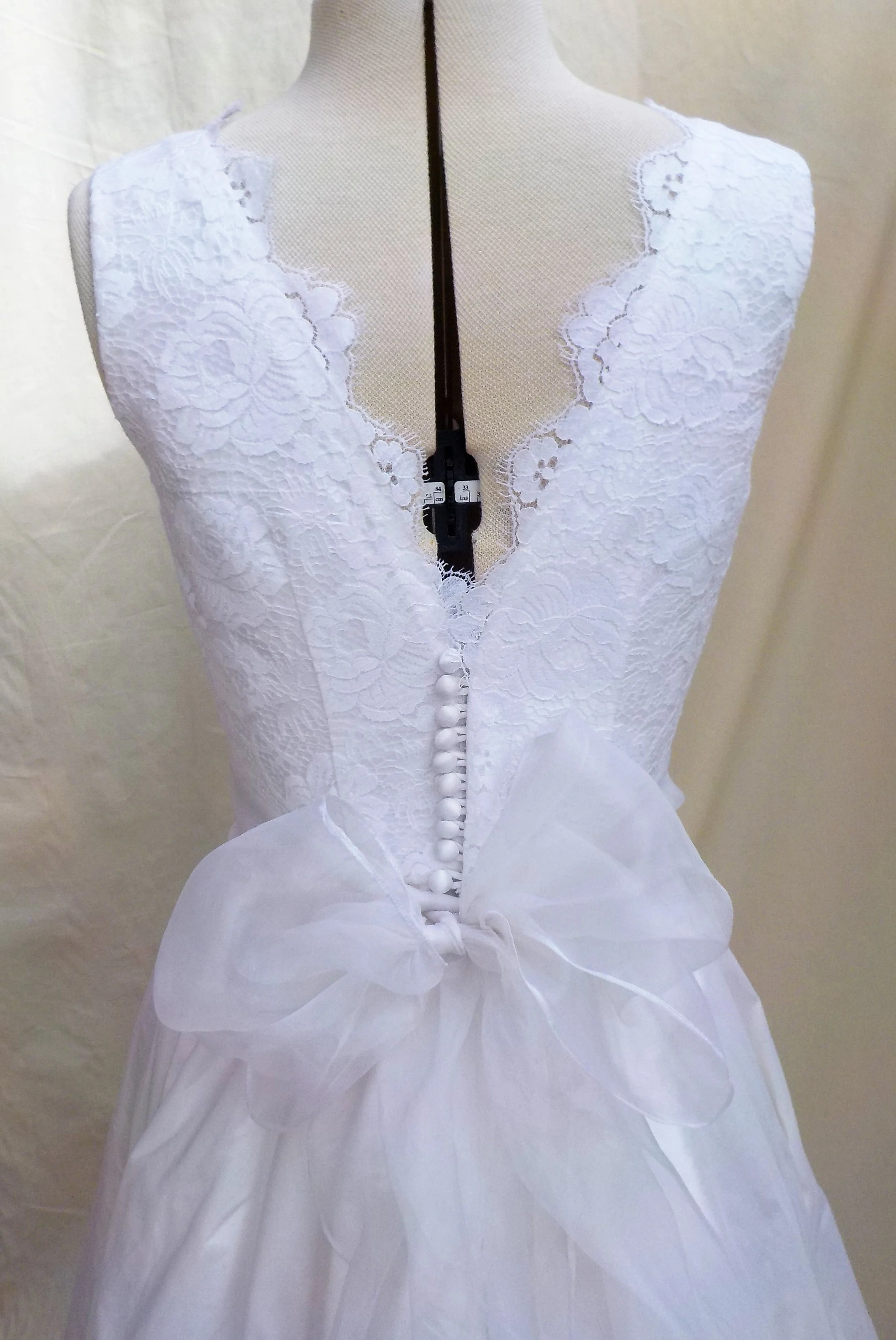 Silk and cotton lace wedding dress by Beatrice Espinosa