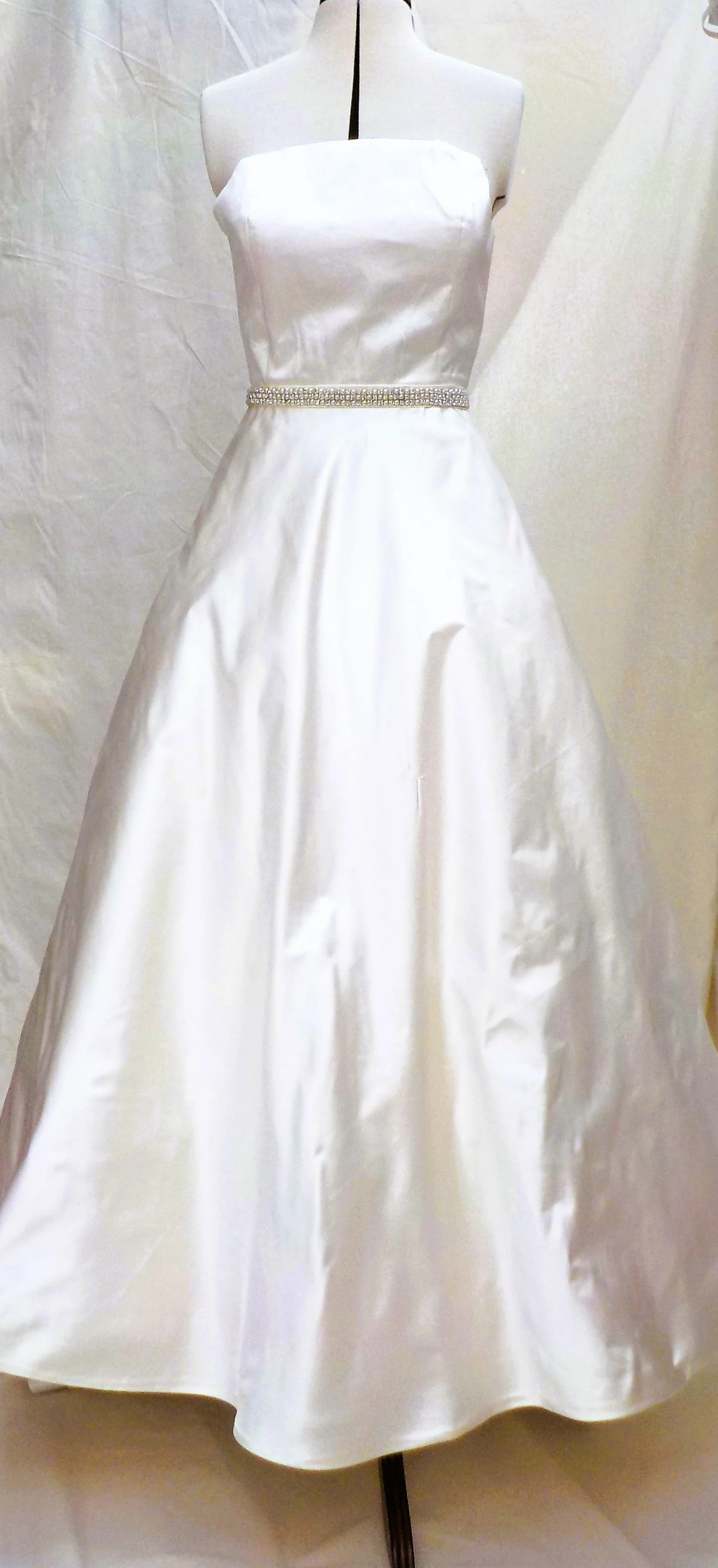 Silk satin strapless Wedding dress by Beatrice Espinosa