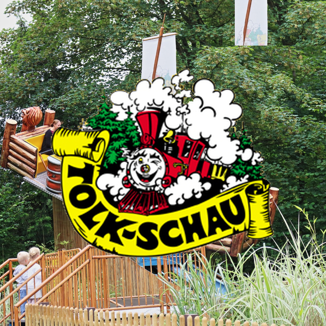 Achtergrund eines Freizeitparks mit Wald, auf dem ein bunter Rutsch- oder Spielgerät im Stil eines alten Zuglokomotivs mit Rauchwolken und Tiergesichtern zu sehen ist. Im Vordergrund sind einige Kinder im Park, unbeweglich, und es gibt einen Holzzaun