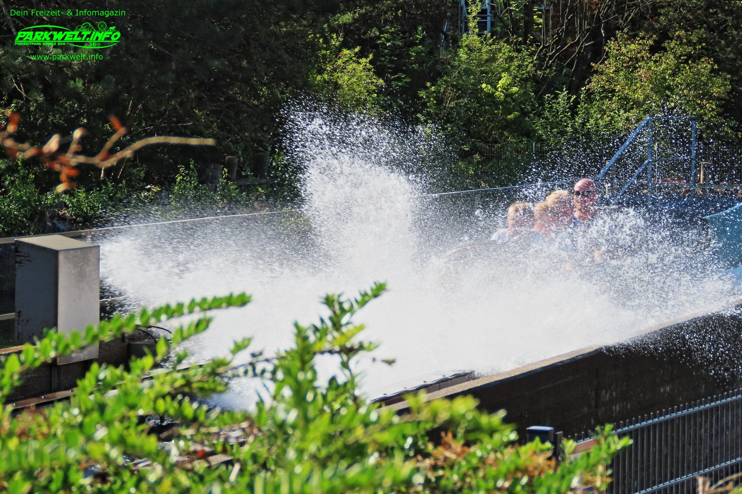 Wildwasserbahn Mack Rides Log Flume Wasserbahn Heide Park Resort Soltau Niedersachsen Freizeitpark Themepark Colossos Achterbahn Attraktionen Park Plan Adresse Infos Bilder Show