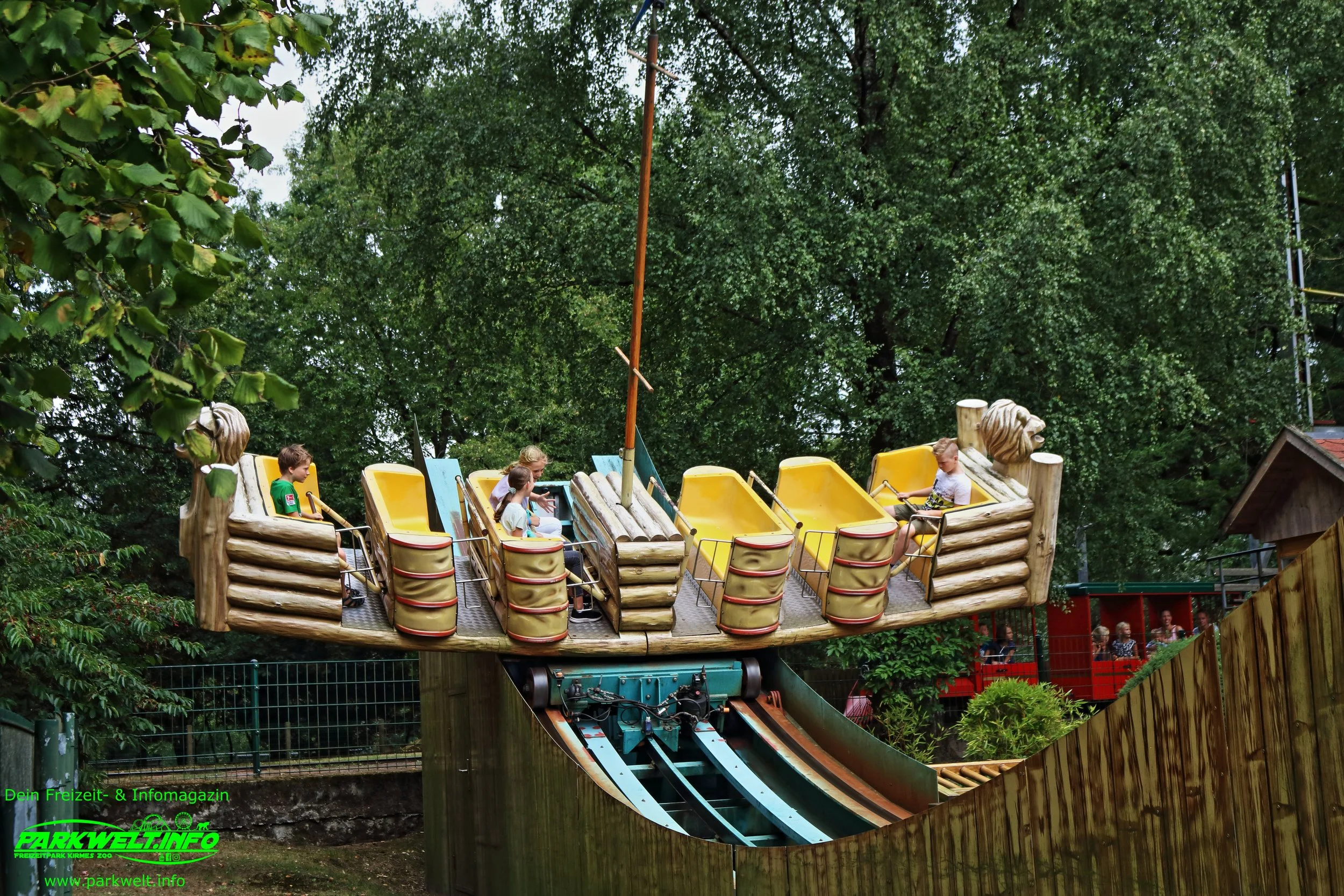 Kontiki Swing Boat Zierer Tier Freizeitpark Thüle Friesoythe Niedersachsen Attraktionen Adresse Map Guide Park Plan Achterbahn Rollercoaster Tiere Fahrgeschäfte Infos