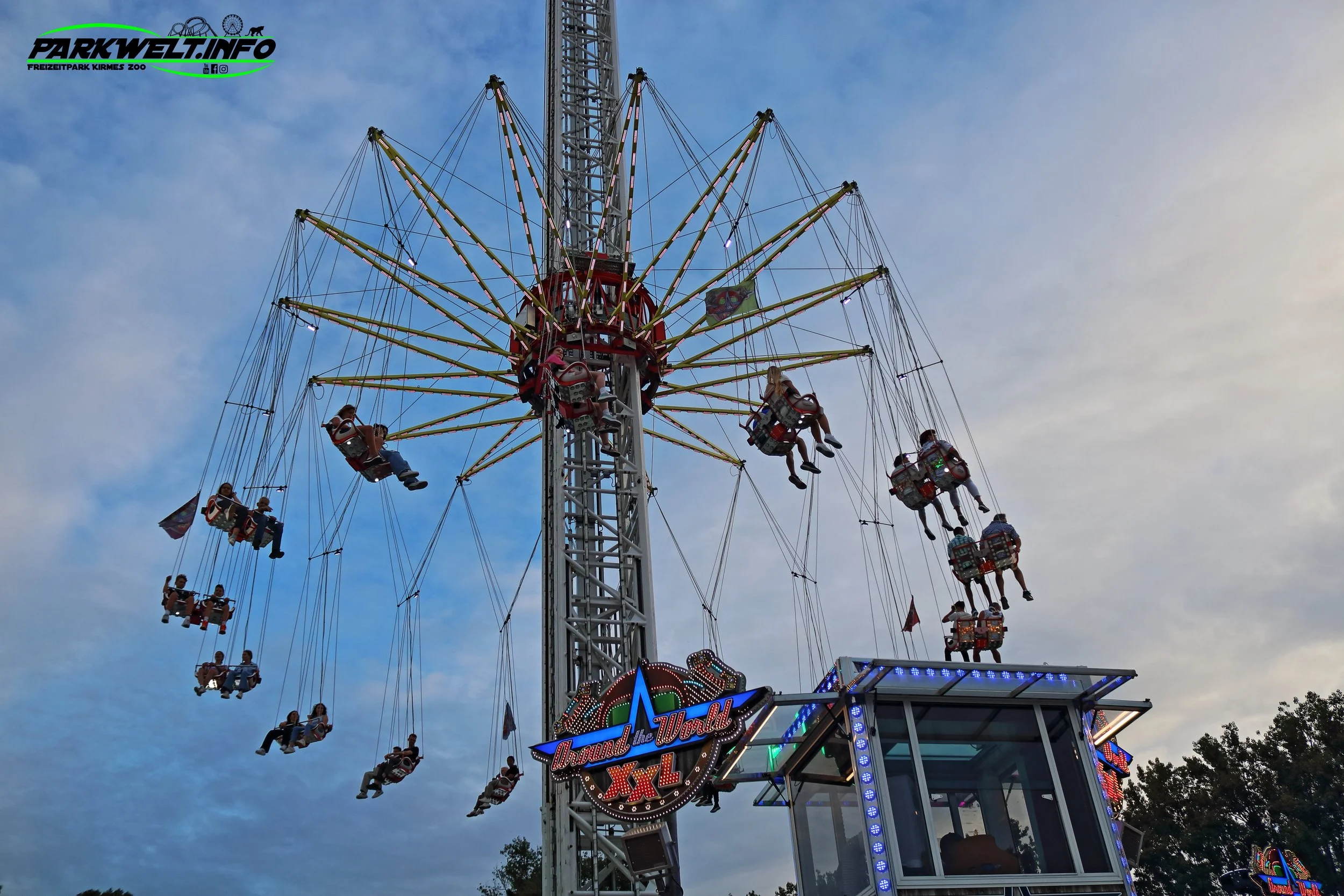 Around the World van der Beek Doornberg Funtime Starflyer Kettenflieger Kettenkarussell Volksfest Kirmes Condor Niederlande