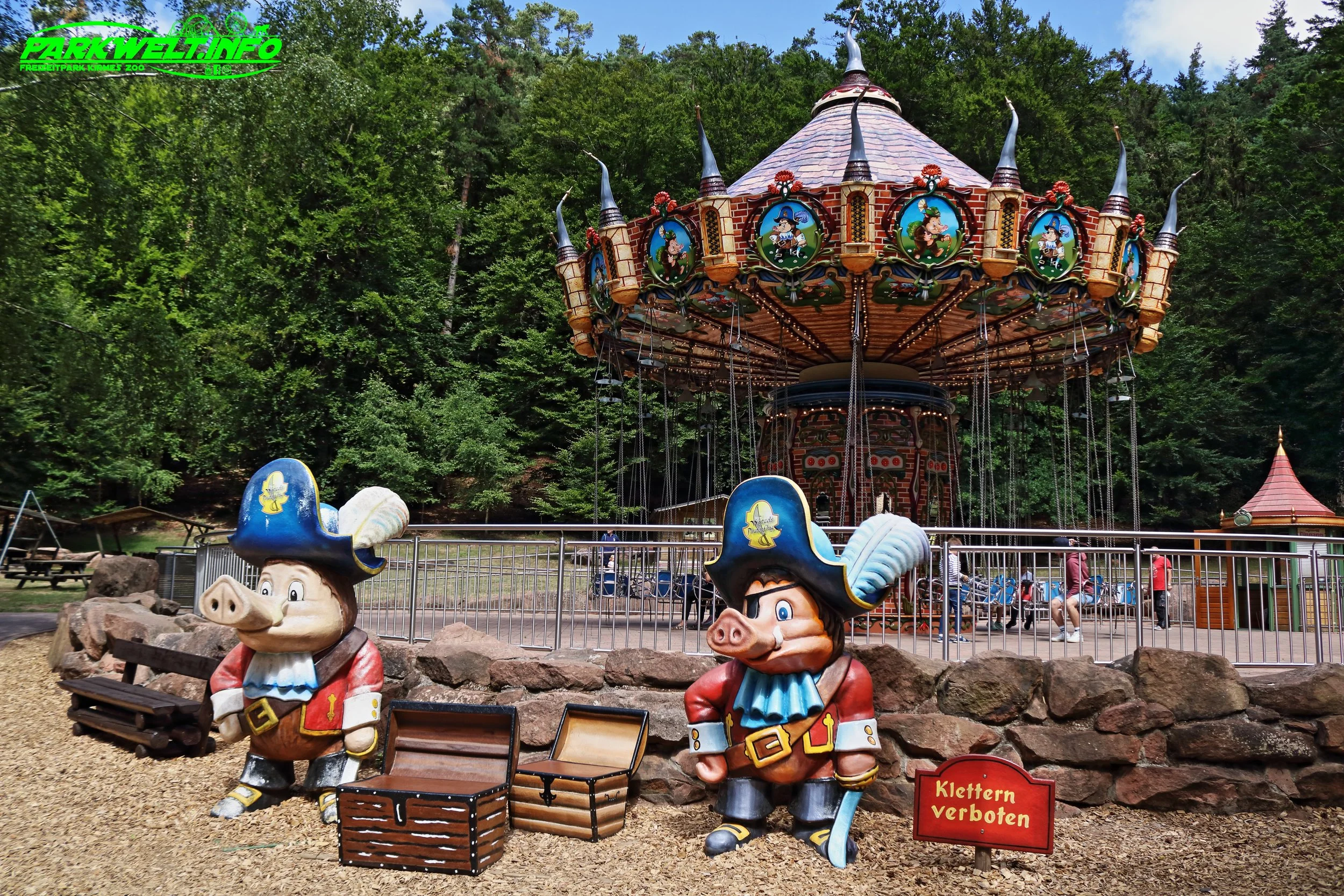 Wutzels Piratenflug Kettenkarussell Wooddesign Wellenflug Kurpfalz Park Wachenheim Weinstraße Freizeitpark Wildpark Themepark Park Plan Guide Adresse Preise Attraktionen Fahrgeschäfte Achterbahn
