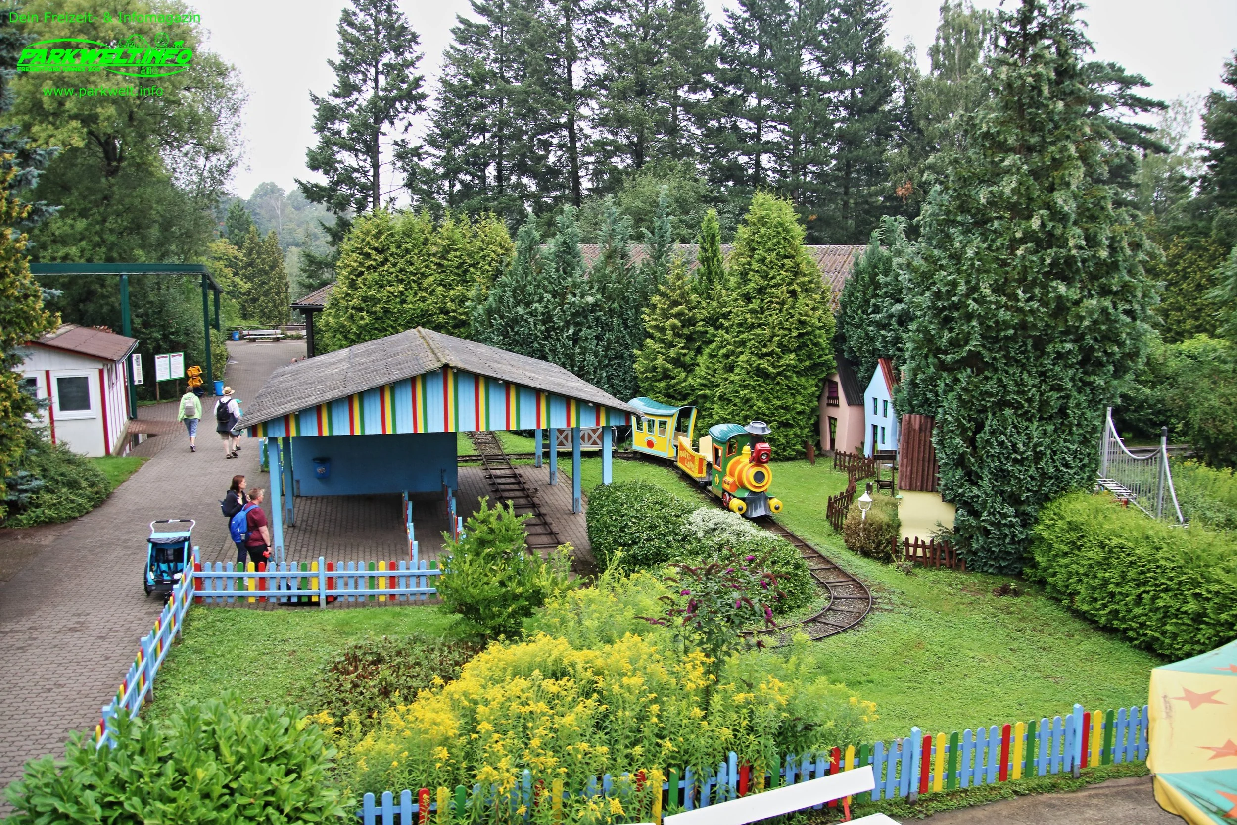 Comic Bahn Zamperla Rio Grande Train Rasti Land Freizeitpark Themepark Salzhemmendorf Attraktionen Neuheit Map Guide Anfahrt Preise Adresse Park Plan Achterbahn Öffnungszeiten