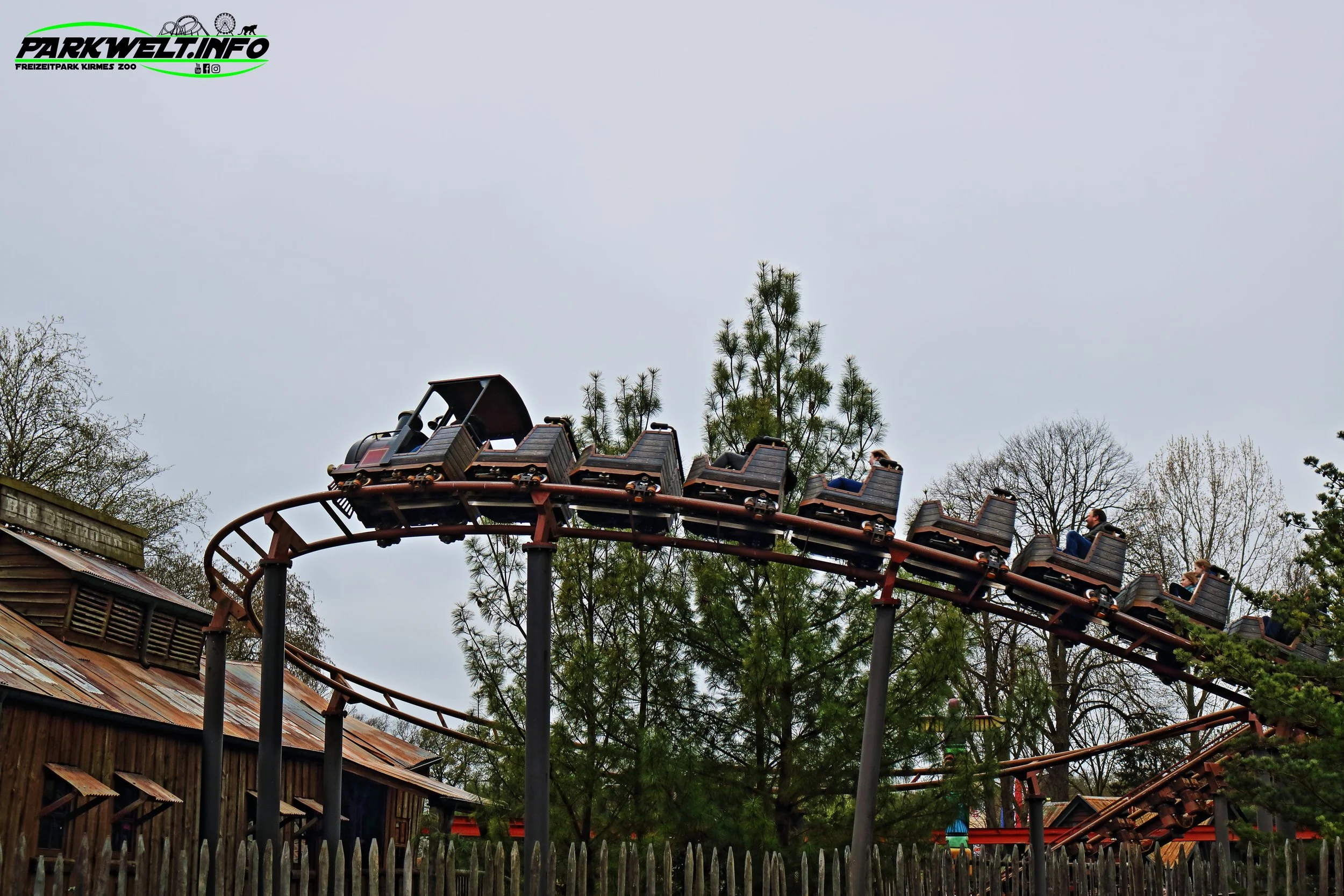 Mine Train Vekoma Junior Coaster Achterbahn Rollercoaster Attractiepark Slagharen Freizeitpark Themepark Attraktionen Fahrgeschäfte Info Park Plan map guide anfahrt