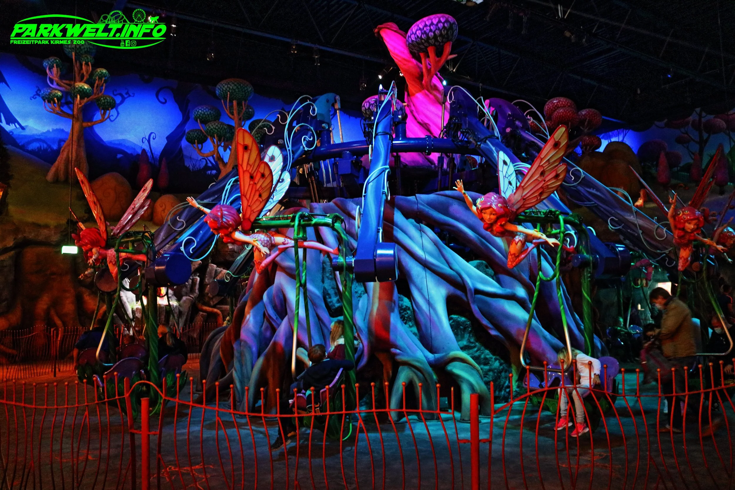 Mias Elfenflug Holiday Indoor Zamperla Windstarz Holiday Park Freizeitpark