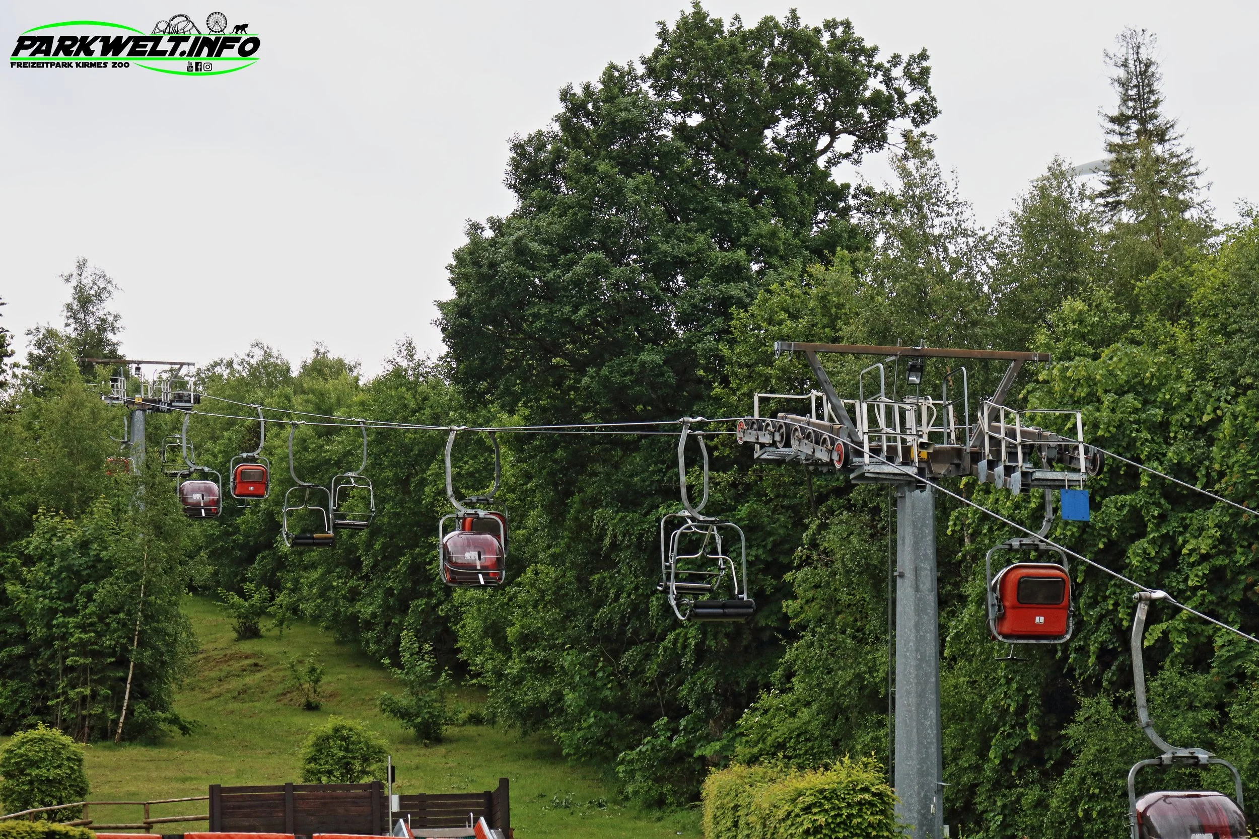 Sessellift Seilbahn Leitner Panorama Park Sauerland Freizeitpark Ausflugsziel Wildpark Rodelbahn Sommer Ausflugsziel Familien Ausflug Info Attraktionen Fahrgeschäfte Tiere