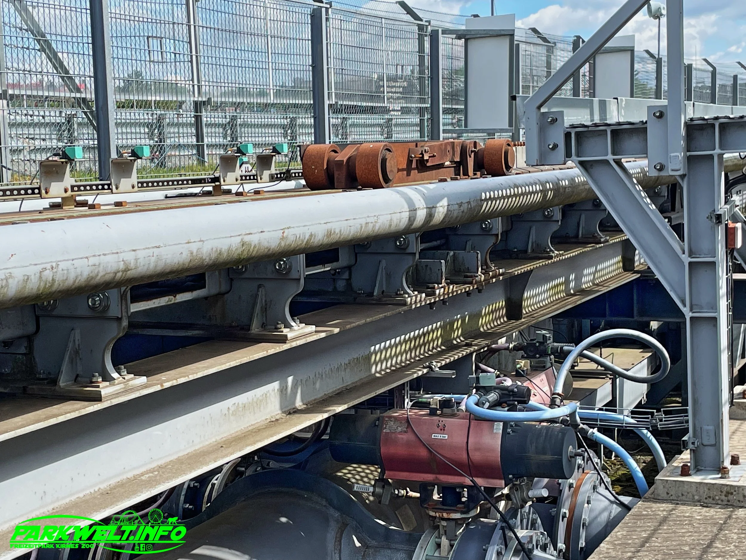 Ring Werk Nürburgring Nürburg Rennstrecke Eifeldorf Grüne Hölle Eifel Stadel Rennstrecke Freizeitpark Rheinland Pfalz Ring Racer Achterbahn Coaster Event Info Park Plan Map Guide Bilder Fotos Video Veranstaltungen Kino Attraktionen Fahrgeschäfte Über
