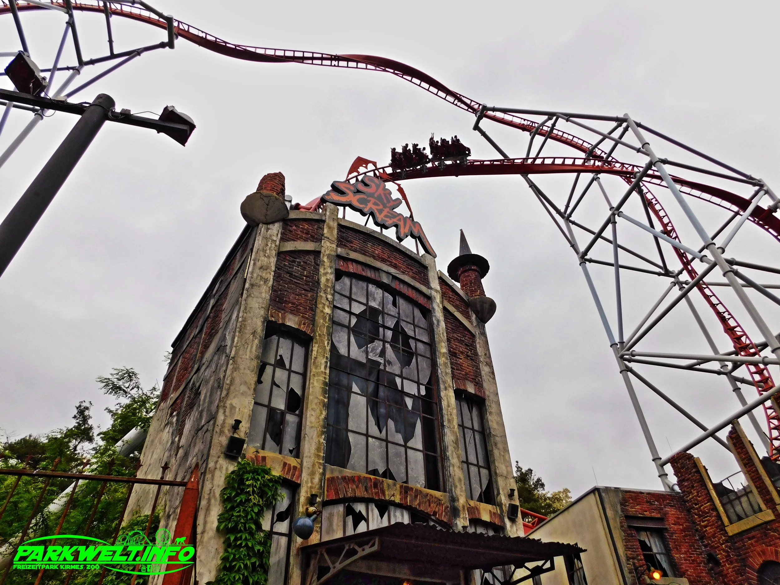 Plopsaland Deutschland Holiday park haßloch freizeitpark plopsa attraktionen achterbahn indoor guide park plan