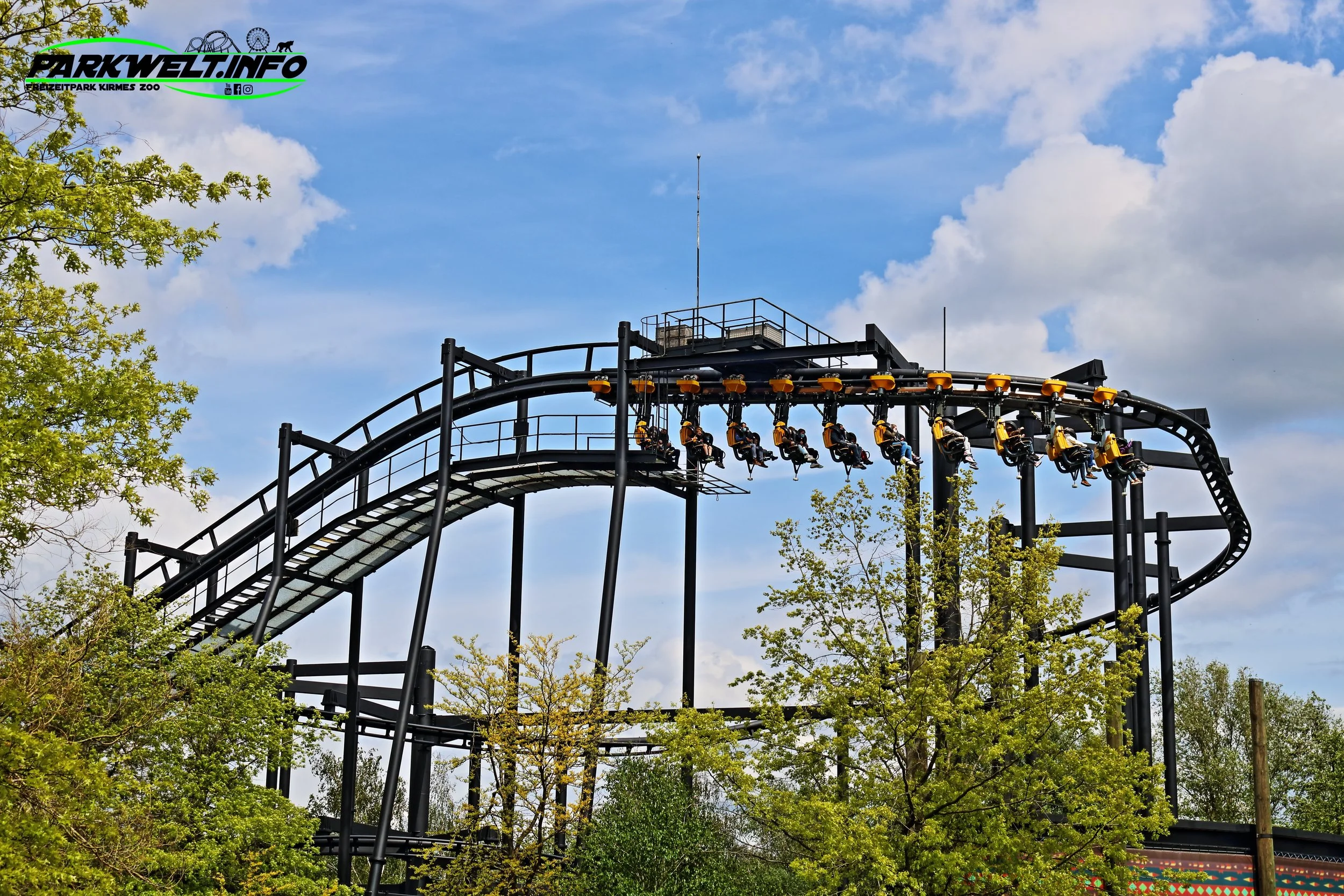 Dreamcatcher Vekoma Suspended coaster Attraktion Freizeitpark Themepark Park Plan Map Guide Anfahrt Fahrgeschäfte Achterbahn Bobbejaanland Belgien