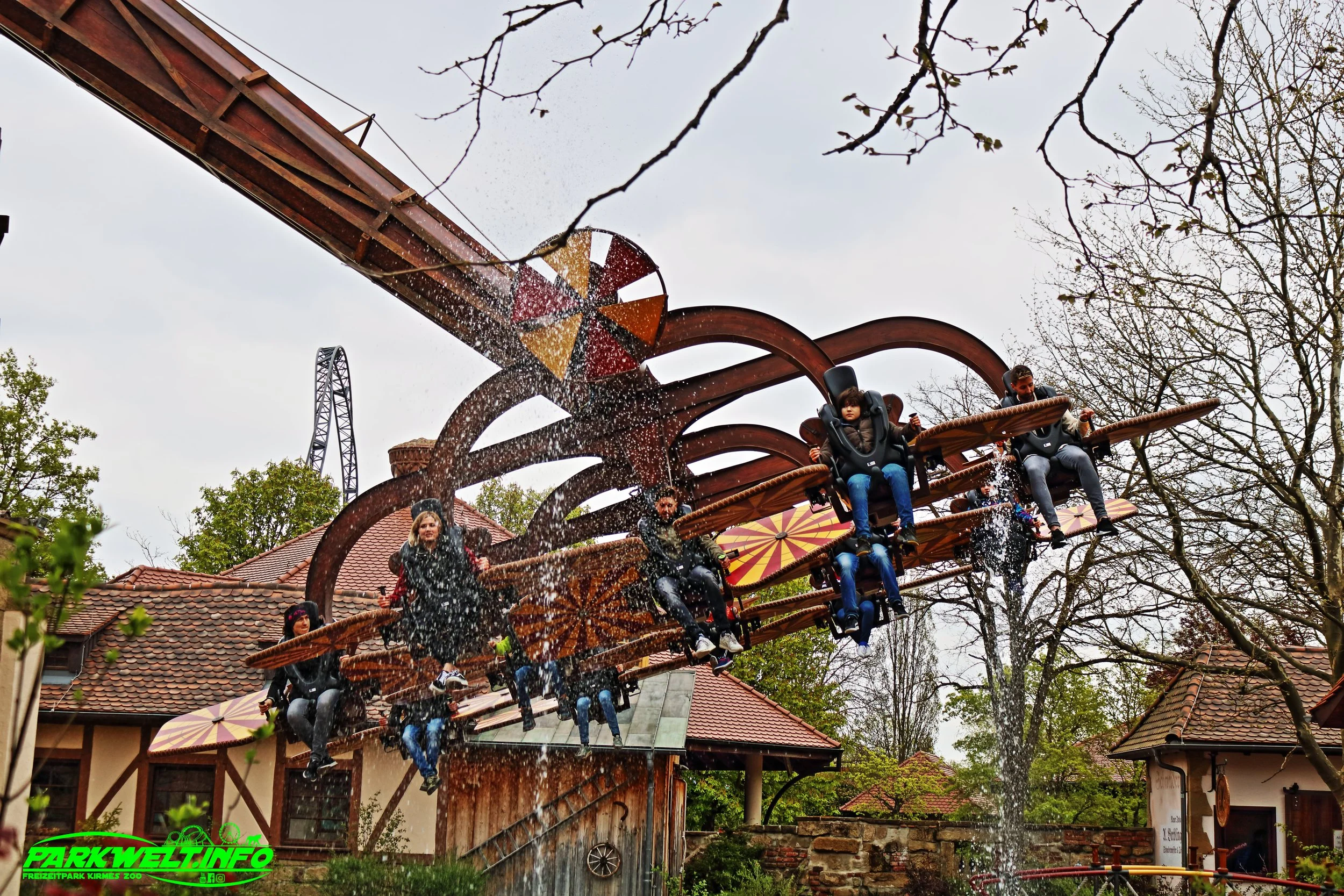 höhenflug erlebnispark tripsdrill gerstlauer sky fly attraktion fahrgeschäft