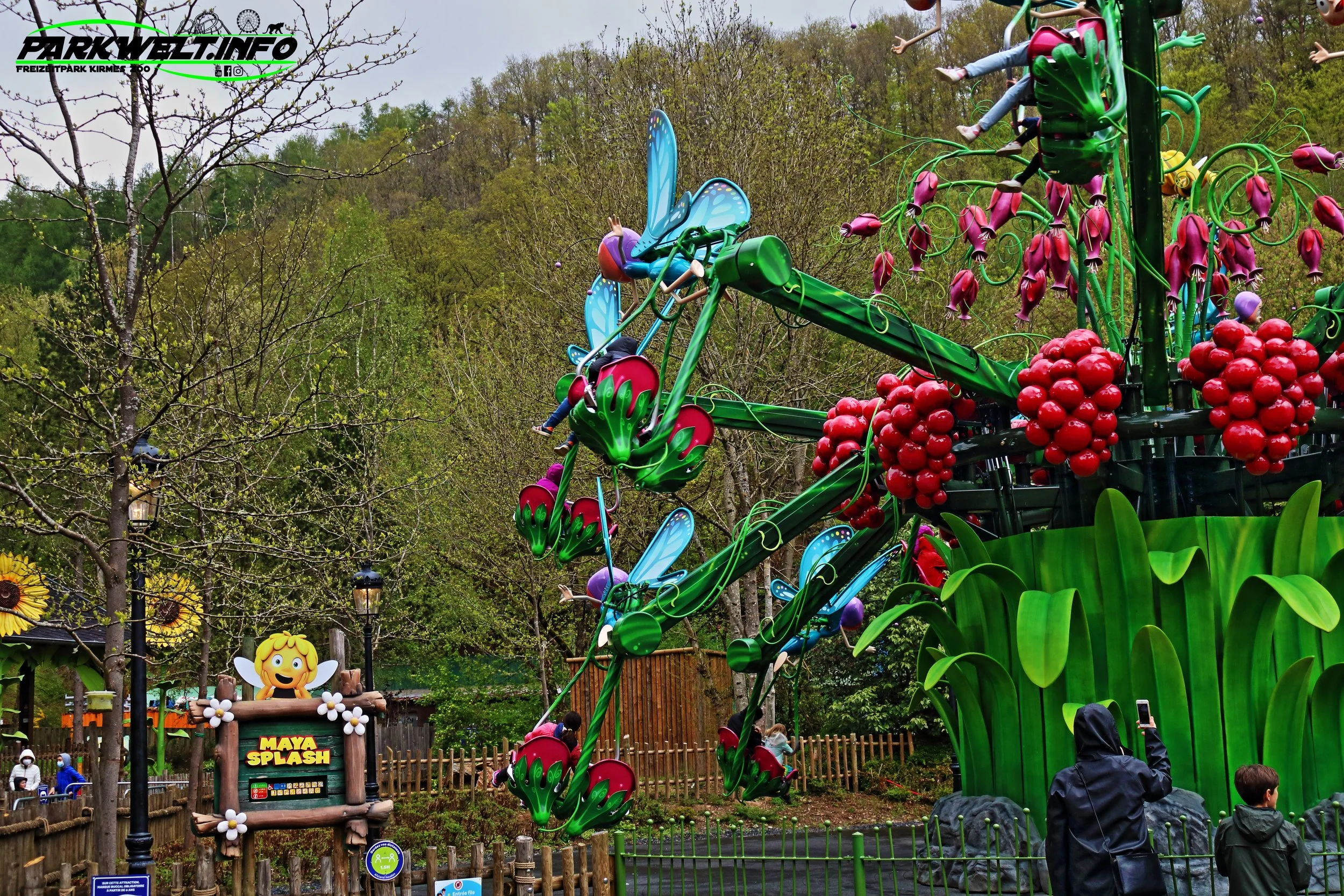 Le Vol des Papillons Zamperla Windstarz Interaktiv Plopsa Coo Stavelot Belgien Freizeitpark Themepark Attraktionen Fahrgeschäfte Achterbahn Coaster Park Plan Map Guide Info Wetter Belgium