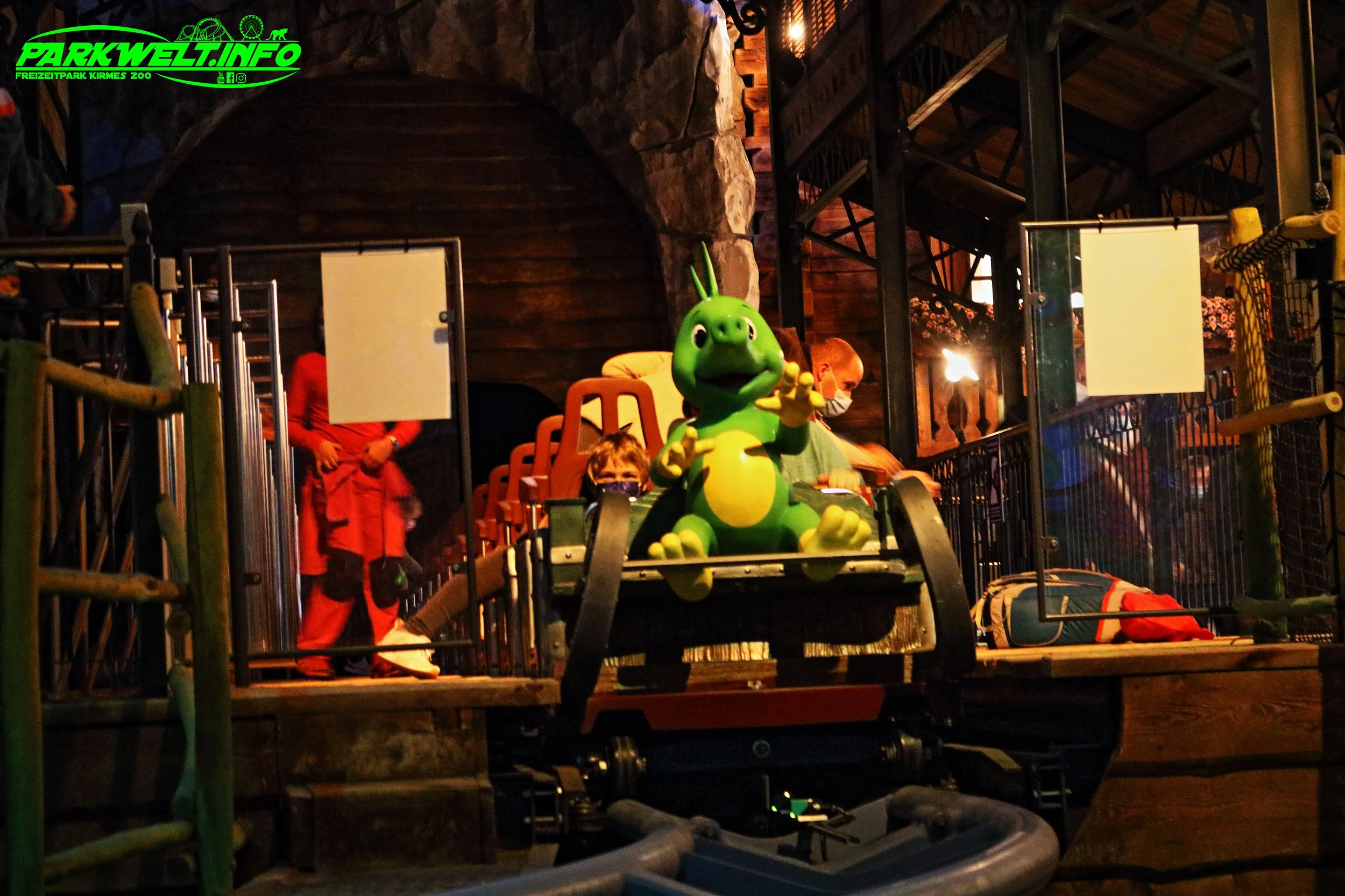 Plopsaland Deutschland Plopsa Indoor Tabalugas Achterbahn Holiday Indoor Zierer Force two Holiday Park Freizeitpark
