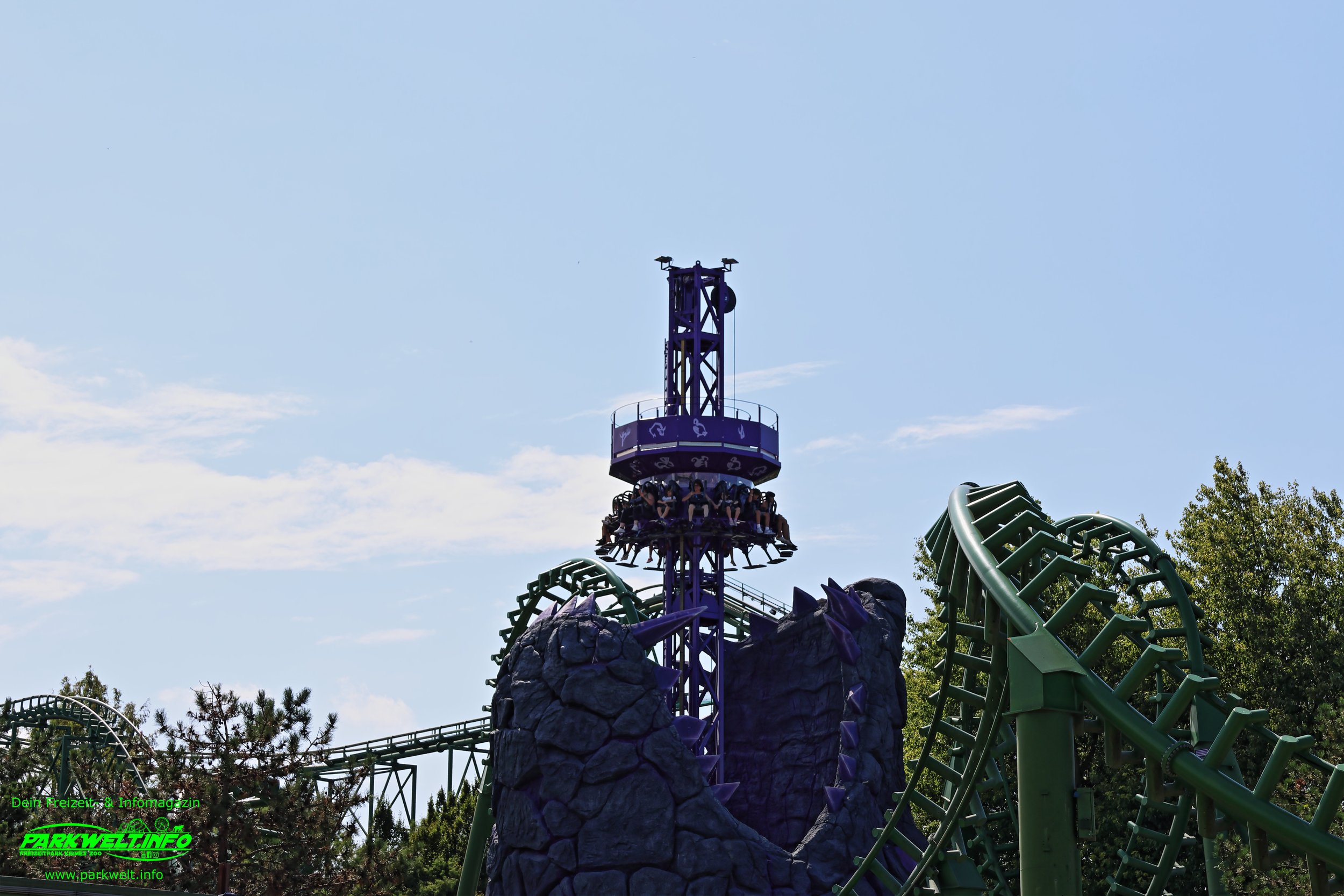Das Gardaland Resort zählt zu den beliebtesten Freizeitresorts Europas. Entdecke spektakuläre Achterbahnen, Familienattraktionen, Themenwelten, Shows, das LEGOLAND® Water Park und SEA LIFE Aquarium.