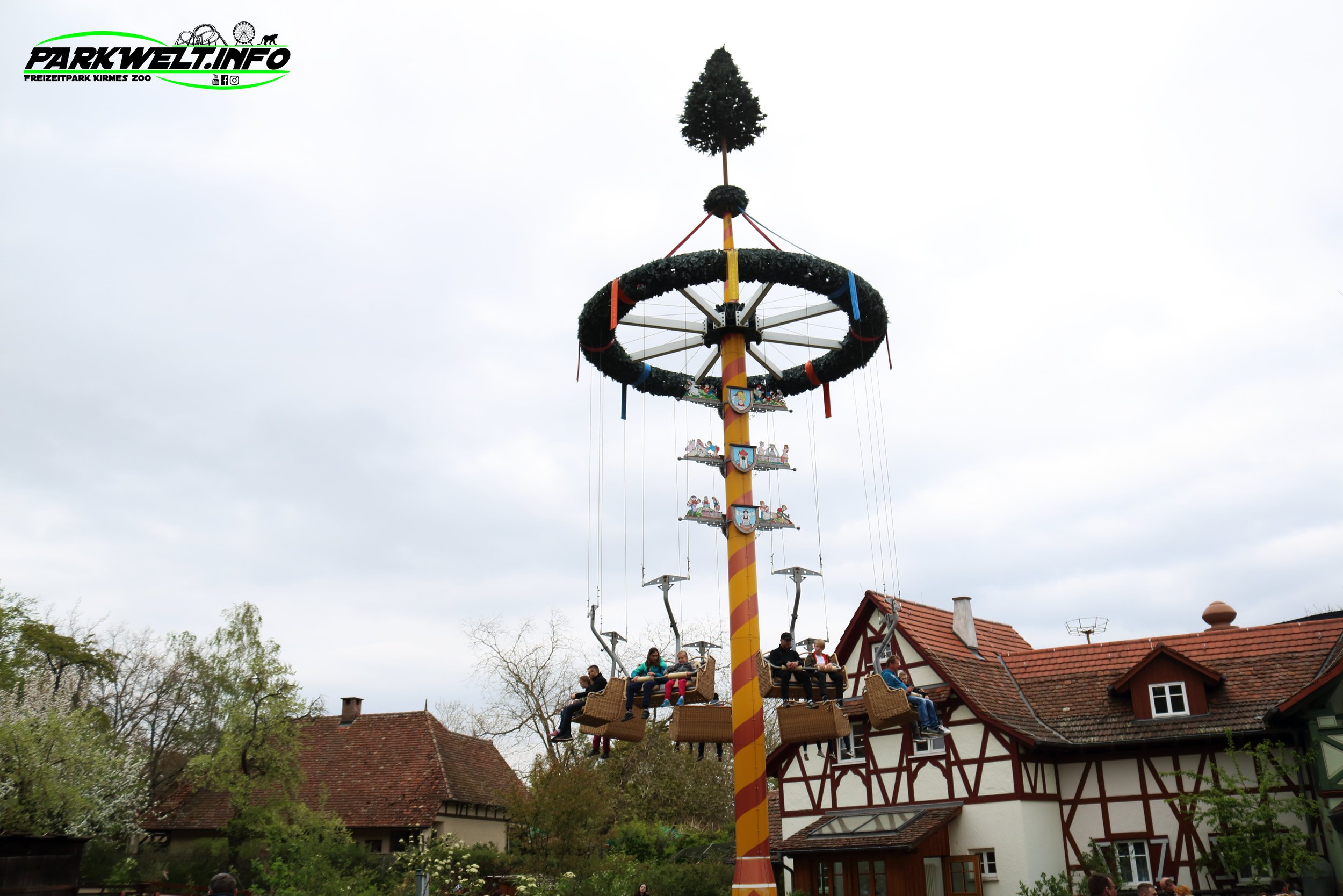 Maibaum abc rides kettenkarussell Erlebnispark Tripsdrill Cleebronn Baden Württemberg Freizeitpark Themepark Wildpark Attraktionen Fahrgeschäfte Park Plan Parkplan Map Guide Anfahrt Adresse Achterbahn