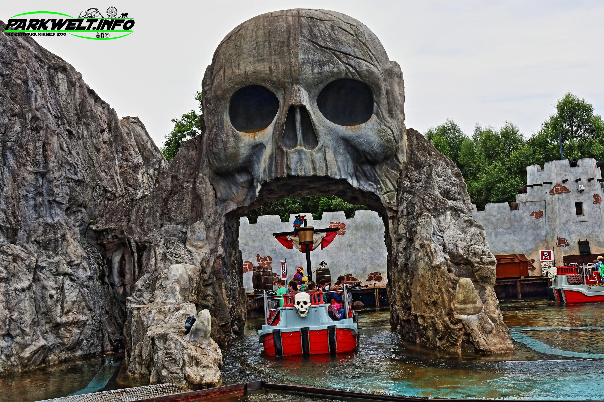 lego legoland günzburg freizeitpark themepark achterbahn attraktionen merlin