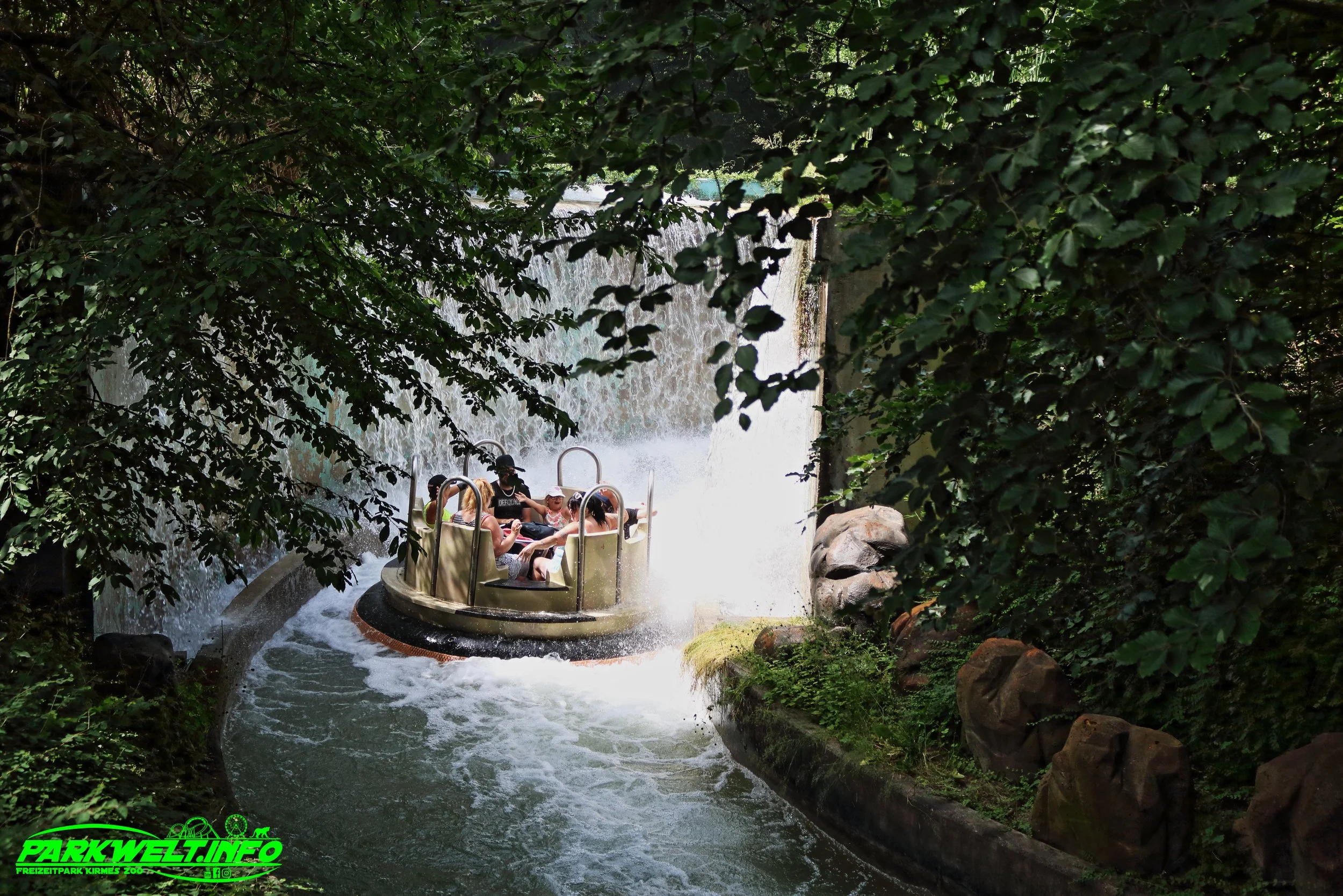 Dino Raft Rafting Hafema Intamin Walygator Grand Est Parc Freizeitpark Frankreich France Metz Attraktionen Park Plan Map Guide Anfahrt Attraktionen Fahrgeschäfte Achterbahn Coaster Info