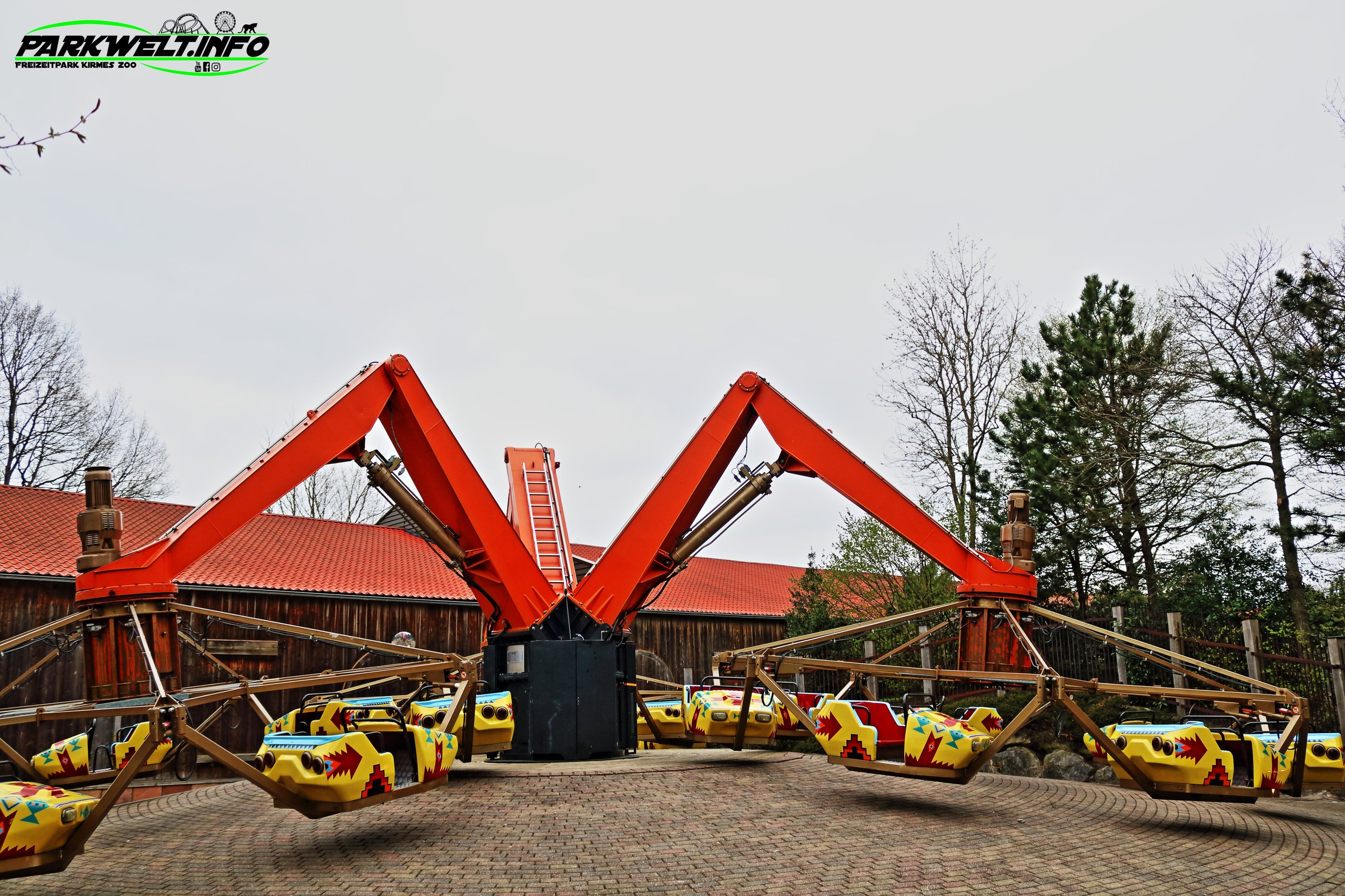 Tomahawk Huss Troika Attractiepark Slagharen Freizeitpark Themepark Attraktionen Fahrgeschäfte Info Park Plan map guide anfahrt