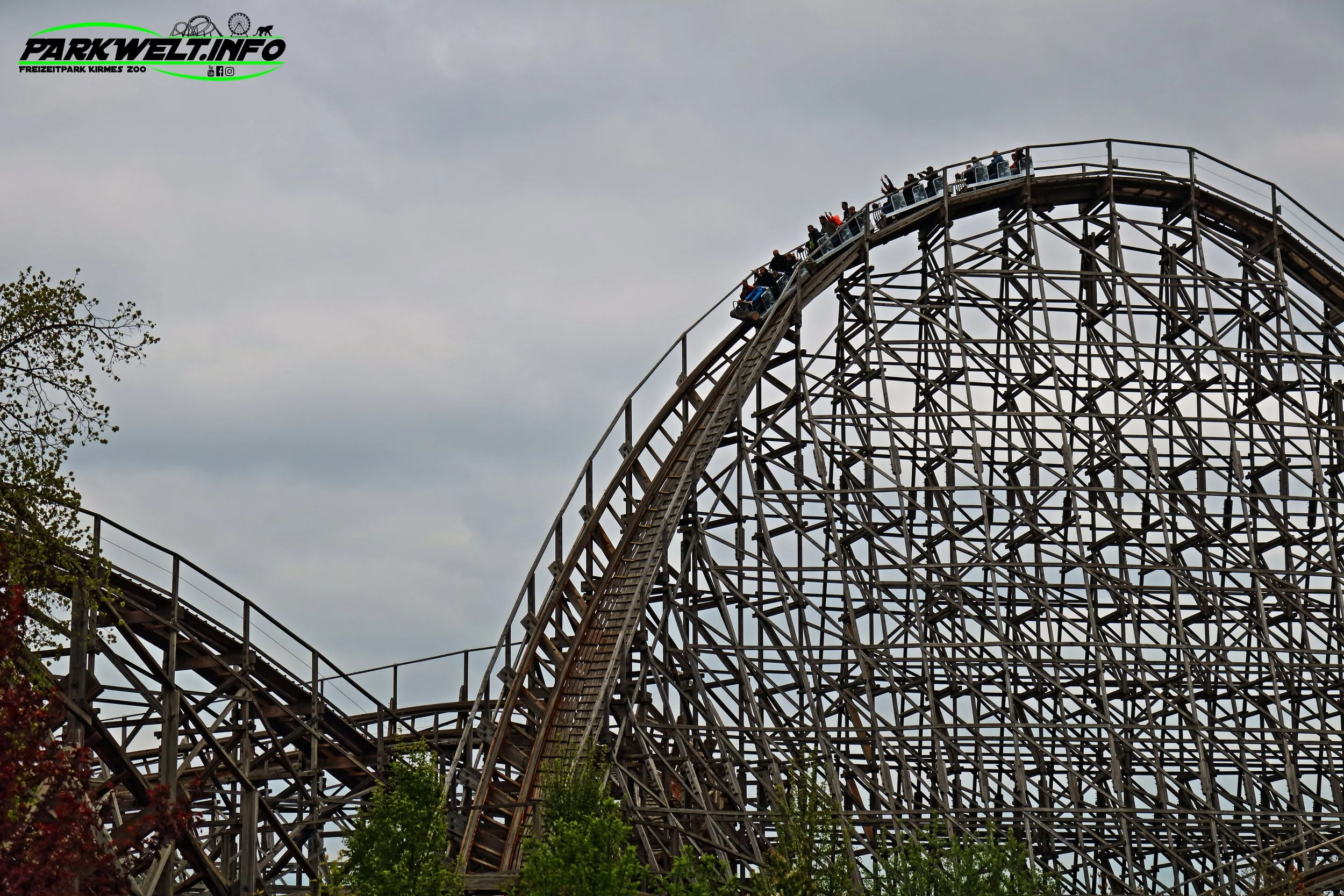 Erlebnispark Tripsdrill Cleebronn Baden Württemberg Freizeitpark Themepark Wildpark Attraktionen Fahrgeschäfte Park Plan Parkplan Map Guide Anfahrt Adresse Achterbahn 