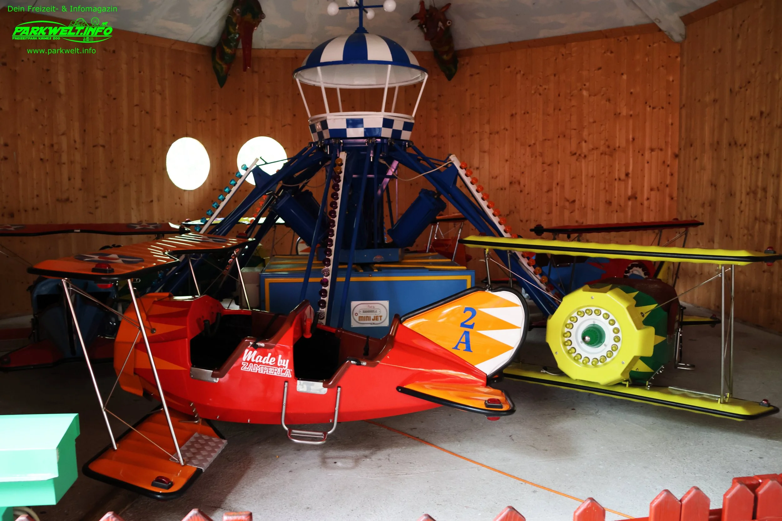 Flugzeugkarussell im Familienland Pillersee – Familienattraktion in Tirol