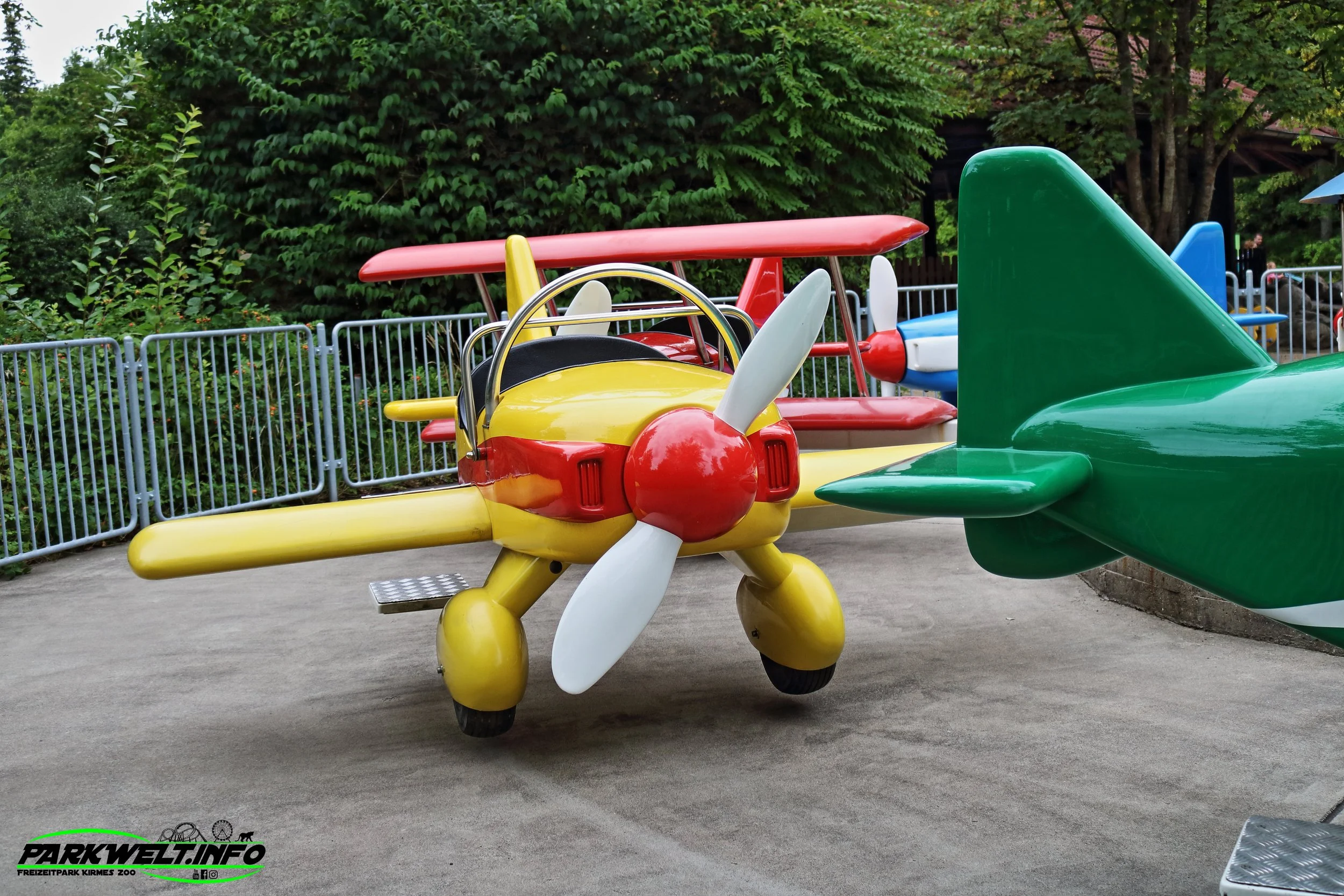 Tolk Schau Familien Freizeitpark Tolk Schleswig Holstein Attraktionen Fahrgeschäfte Grillhütte Adresse Themepark Achterbahn