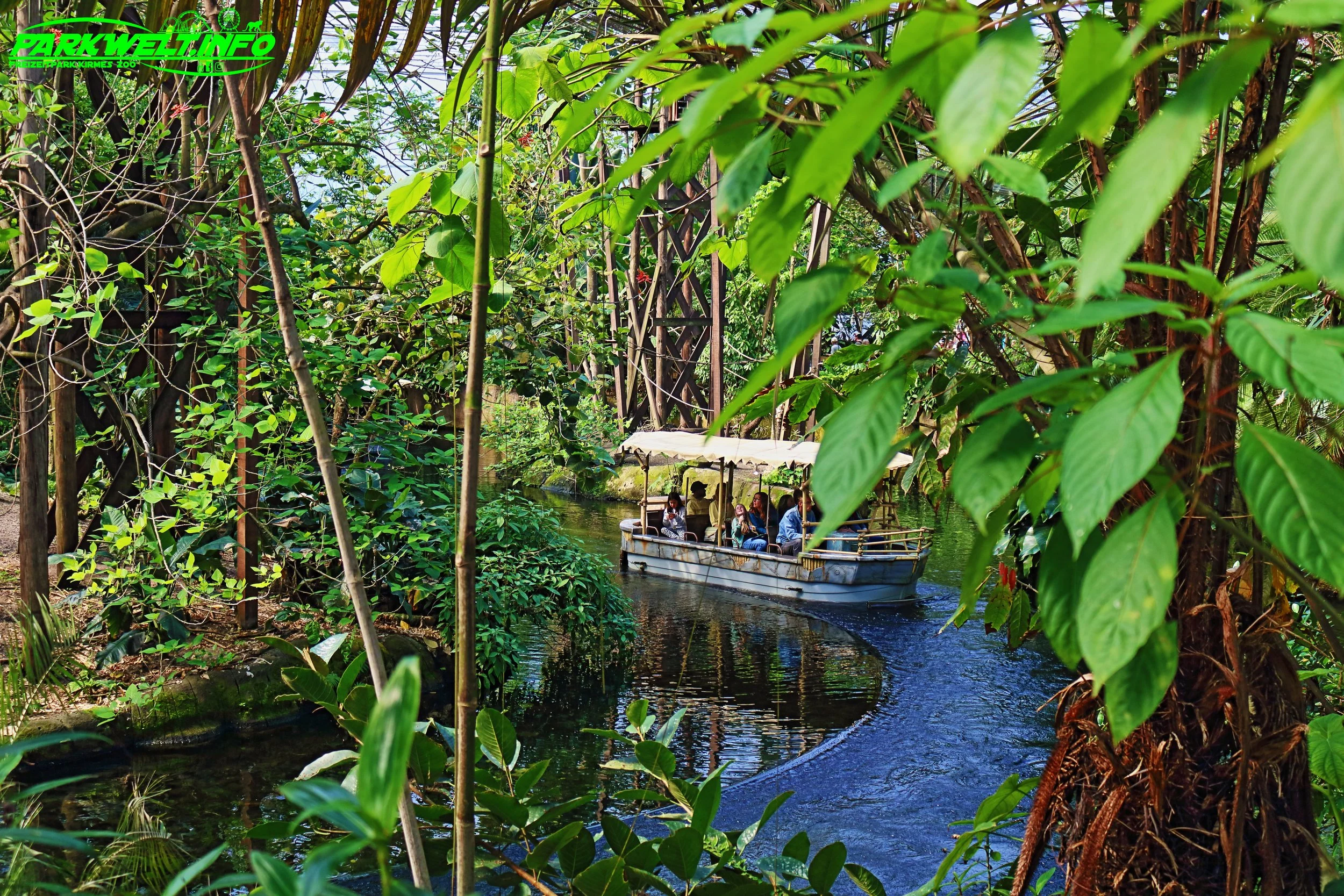Wild Lands Wildlands Adventure Zoo Emmen Niederlande Netherlands Holland Park Plan Achterbahn Rollercoaster Safari Wildpark Ausflugsziel Attractiepark Themepark Freizeitpark Attraktionen Bilder Anfahrt Tweestryd Rimbula River Bootsfahrt