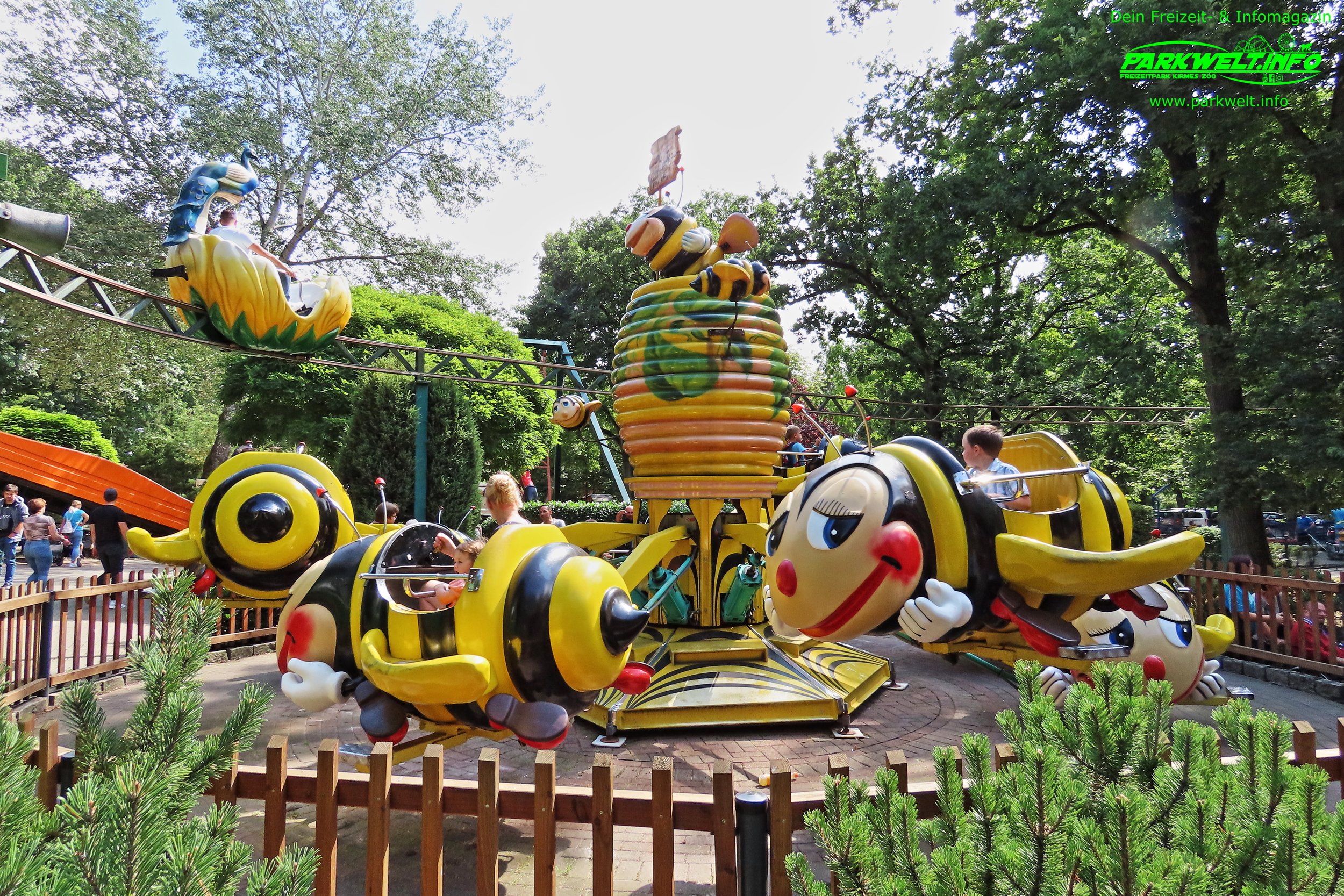Bee Jet Bienenkarussell I. E. Park Bee Jet Ride Karussell Tier Freizeitpark Thüle Friesoythe Niedersachsen Attraktionen Adresse Map Guide Park Plan Achterbahn Rollercoaster Tiere Fahrgeschäfte Infos