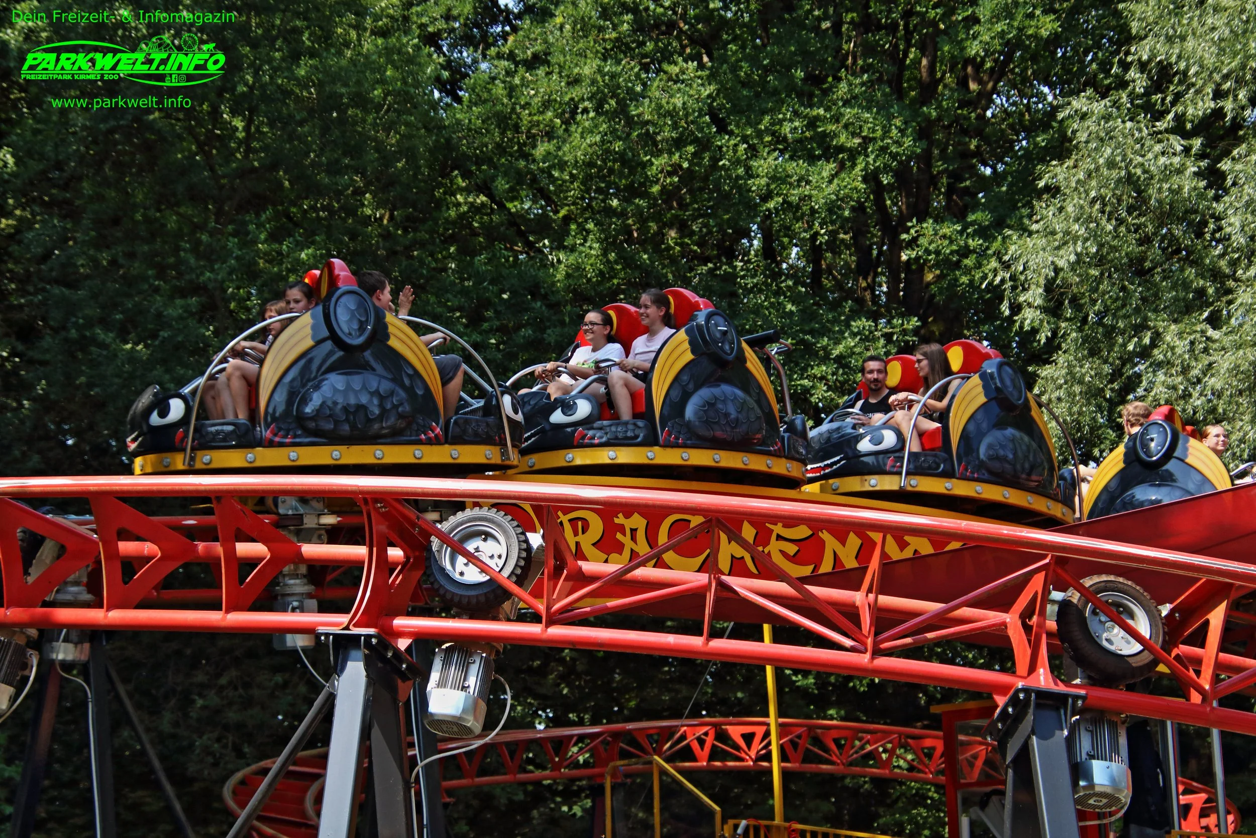 Drachenwirbel SBF Visa Group Compact Spinning Coaster Plohn Freizeitpark Tthemepark Sachsen Attraktionen Fahrgeschäfte Achterbahn Dynamite Info News Lengenfeld Adresse Preise Event Park Plan Map Guide