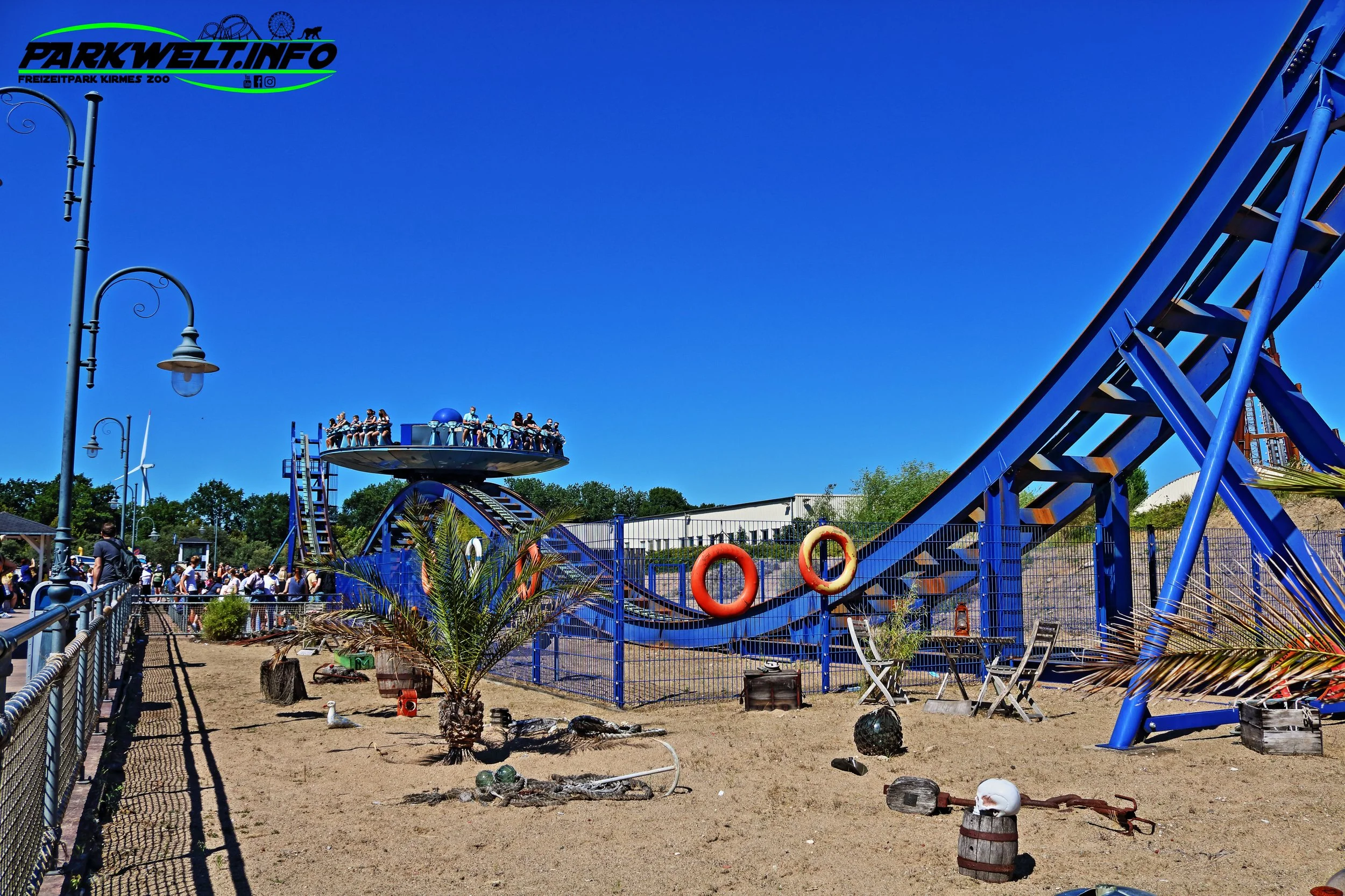 crazy surfer zamperla disco coaster movie park freizeitpark themepark filmpark bottrop germany achterbahn attraktionen info