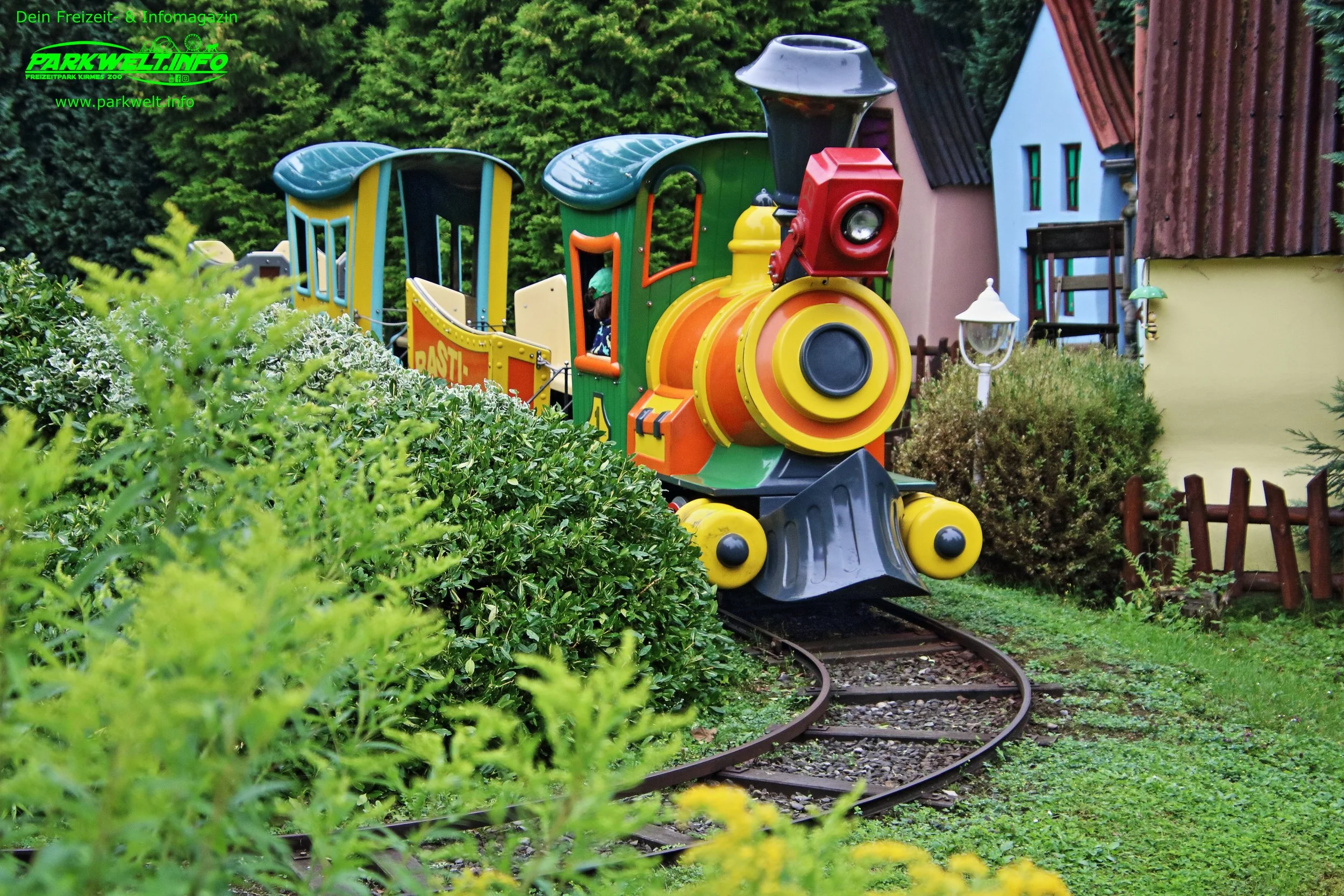 Comic Bahn Zamperla Rio Grande Train Rasti Land Freizeitpark Themepark Salzhemmendorf Attraktionen Neuheit Map Guide Anfahrt Preise Adresse Park Plan Achterbahn Öffnungszeiten