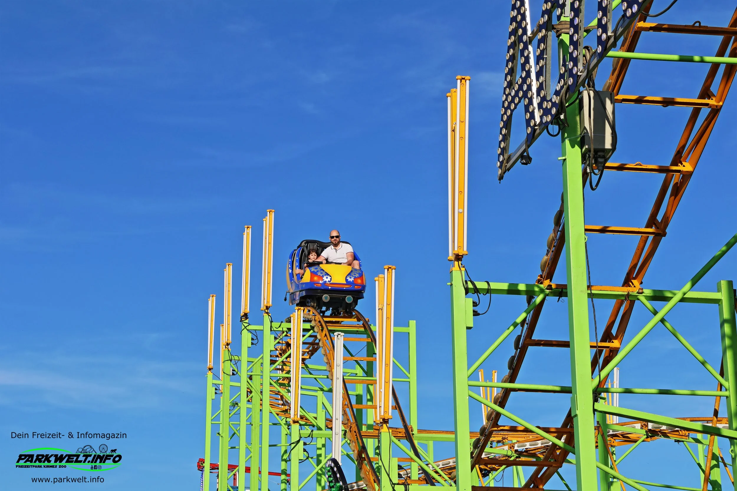 Kopp Berg und Tal Achterbahn Schneider Pinfari Coaster Rollercoaster Kirmes Volksfest Zyklon 47 Super 8 Bahn Frankreich France