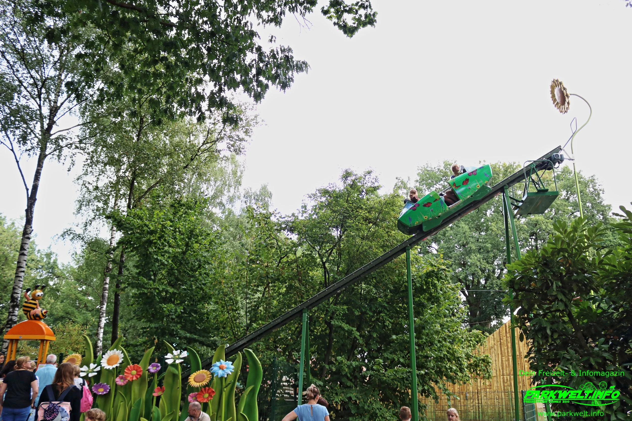Schmetterlingsbahn Sunkid Heege Butterfly 2 xl Tier Freizeitpark Thüle Friesoythe Niedersachsen Attraktionen Adresse Map Guide Park Plan Achterbahn Rollercoaster Tiere Fahrgeschäfte Infos