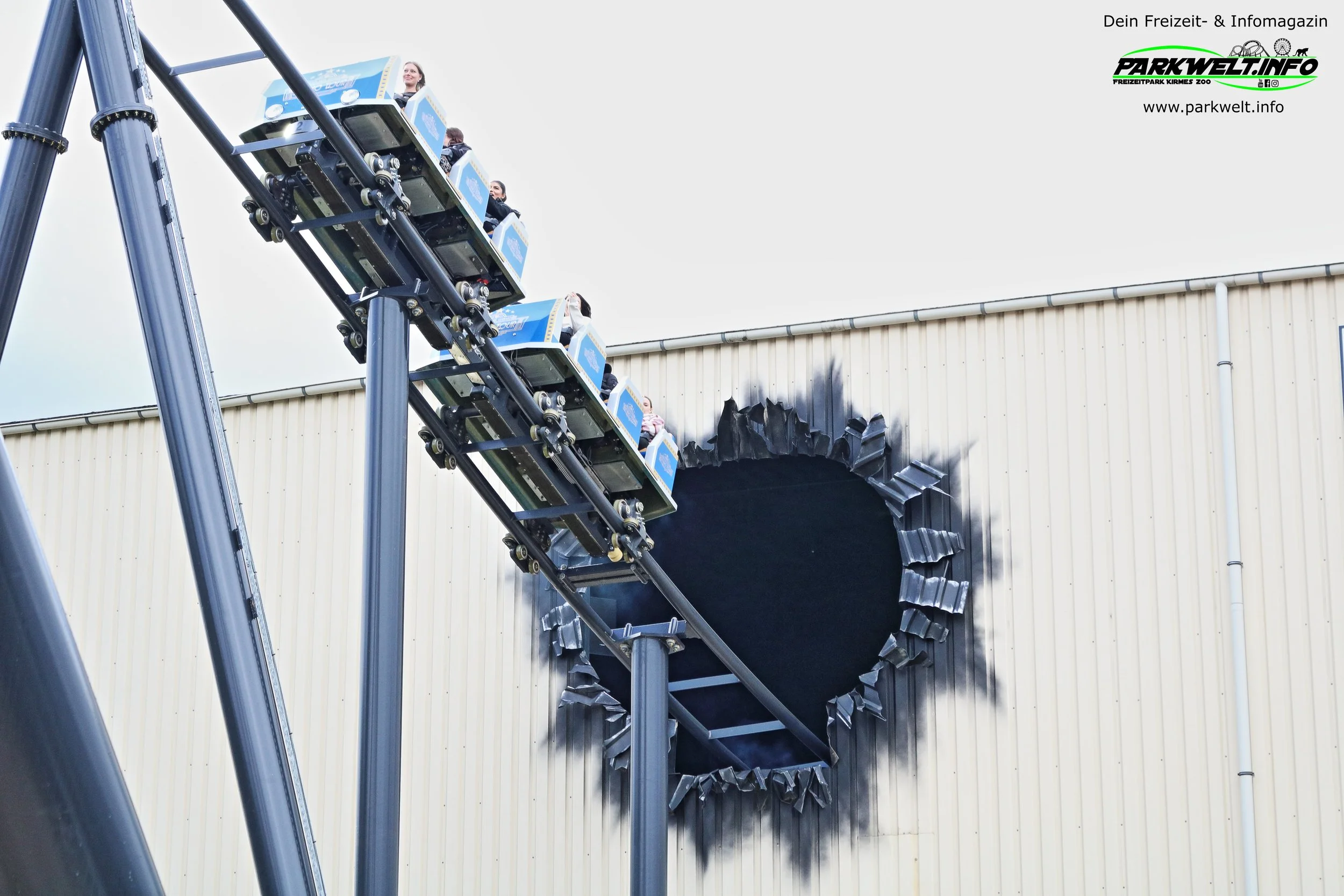Movie Park Studio Tour Intamin Multi dimension Coaster Achterbahn movie park freizeitpark themepark filmpark bottrop germany achterbahn attraktionen info