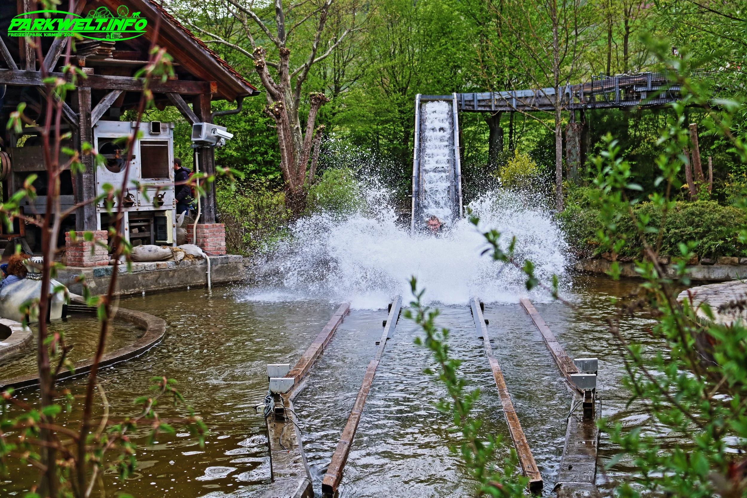 Erlebnispark Tripsdrill Cleebronn Baden Württemberg Freizeitpark Themepark Wildpark Attraktionen Fahrgeschäfte Park Plan Parkplan Map Guide Anfahrt Adresse Achterbahn 