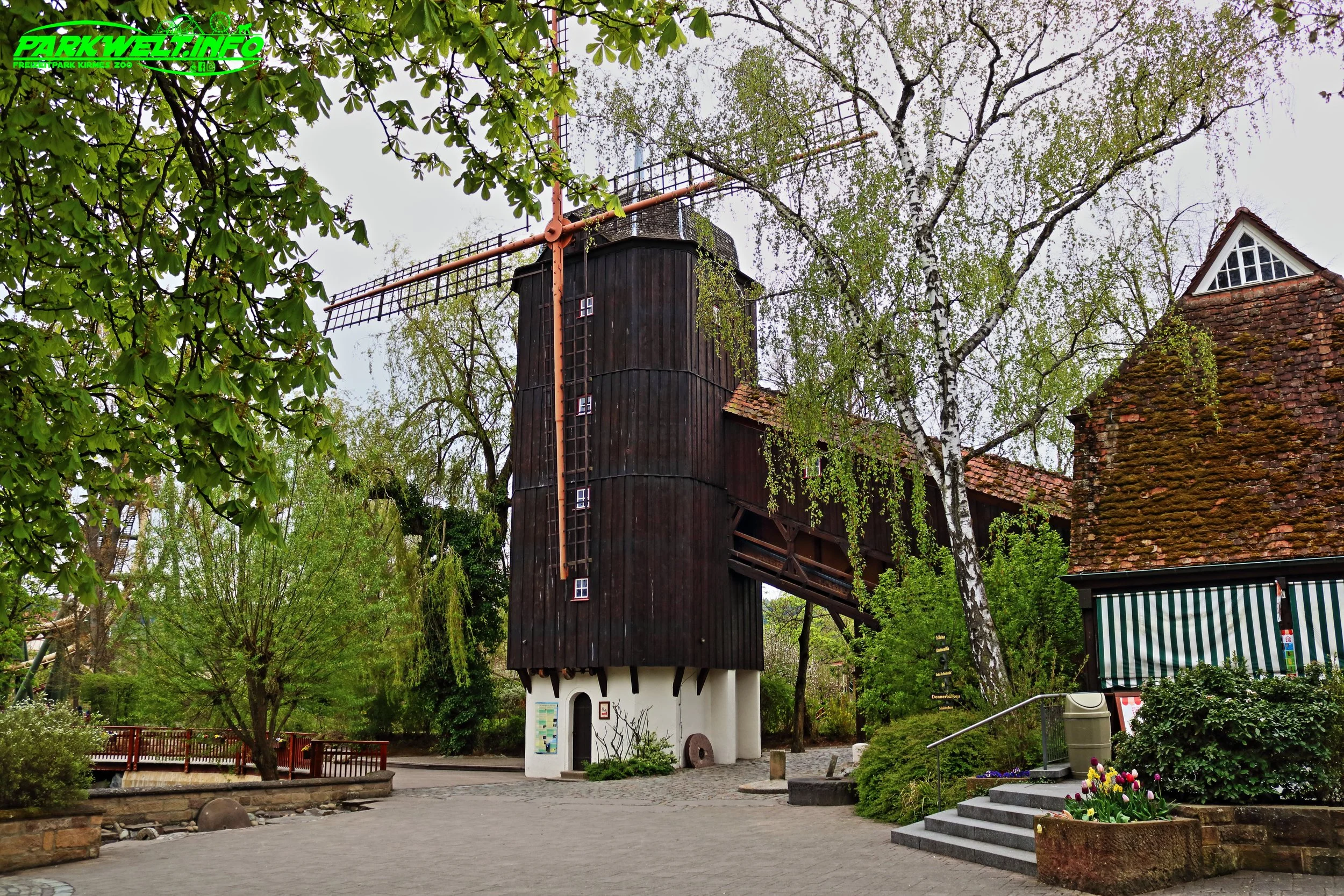 Erlebnispark Tripsdrill Cleebronn Baden Württemberg Freizeitpark Themepark Wildpark Attraktionen Fahrgeschäfte Park Plan Parkplan Map Guide Anfahrt Adresse Achterbahn 