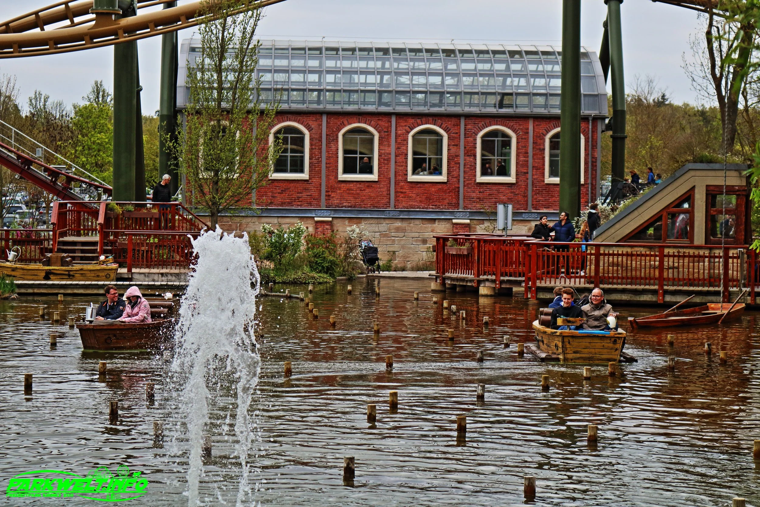 Spritztour für Seefahrer abc rides interaktive Wasserfahrt Bootsfahrt Erlebnispark Tripsdrill Cleebronn Baden Württemberg Freizeitpark Themepark Wildpark Attraktionen Fahrgeschäfte Park Plan Parkplan Map Guide Anfahrt Adresse Achterbahn