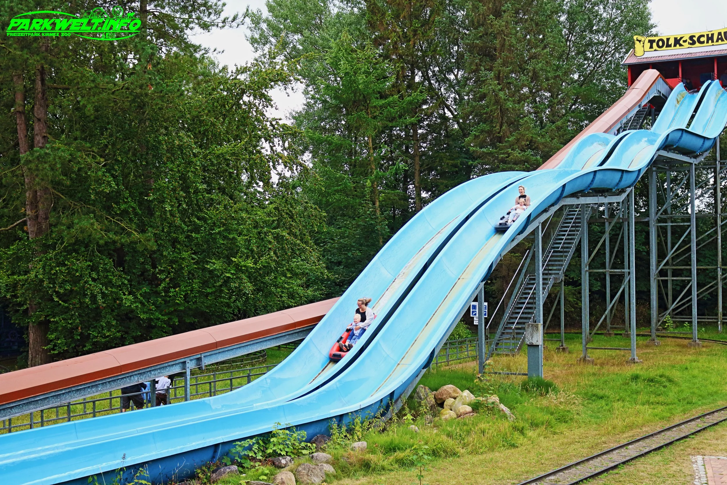 Bootsrutsche Schlauchboot Rutsche Wasser Metallbau Emmeln Tolk Schau Familien Freizeitpark Tolk Schleswig Holstein Attraktionen Fahrgeschäfte Grillhütte Adresse Themepark Achterbahn
