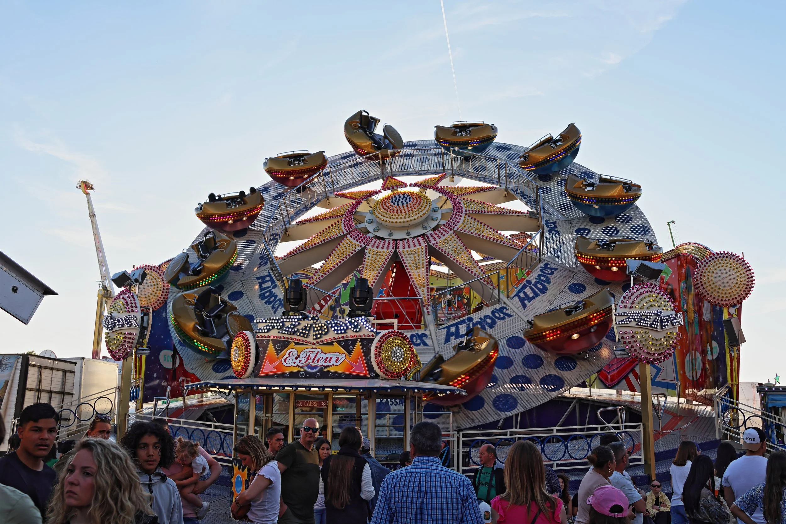 Der Steamer, eine rund 14 Meter hohe Rundscheibe, sorgt mit seinen rotierenden Bewegungen für jede Menge Action und ergänzt das Angebot rund um die neue Attraktion.