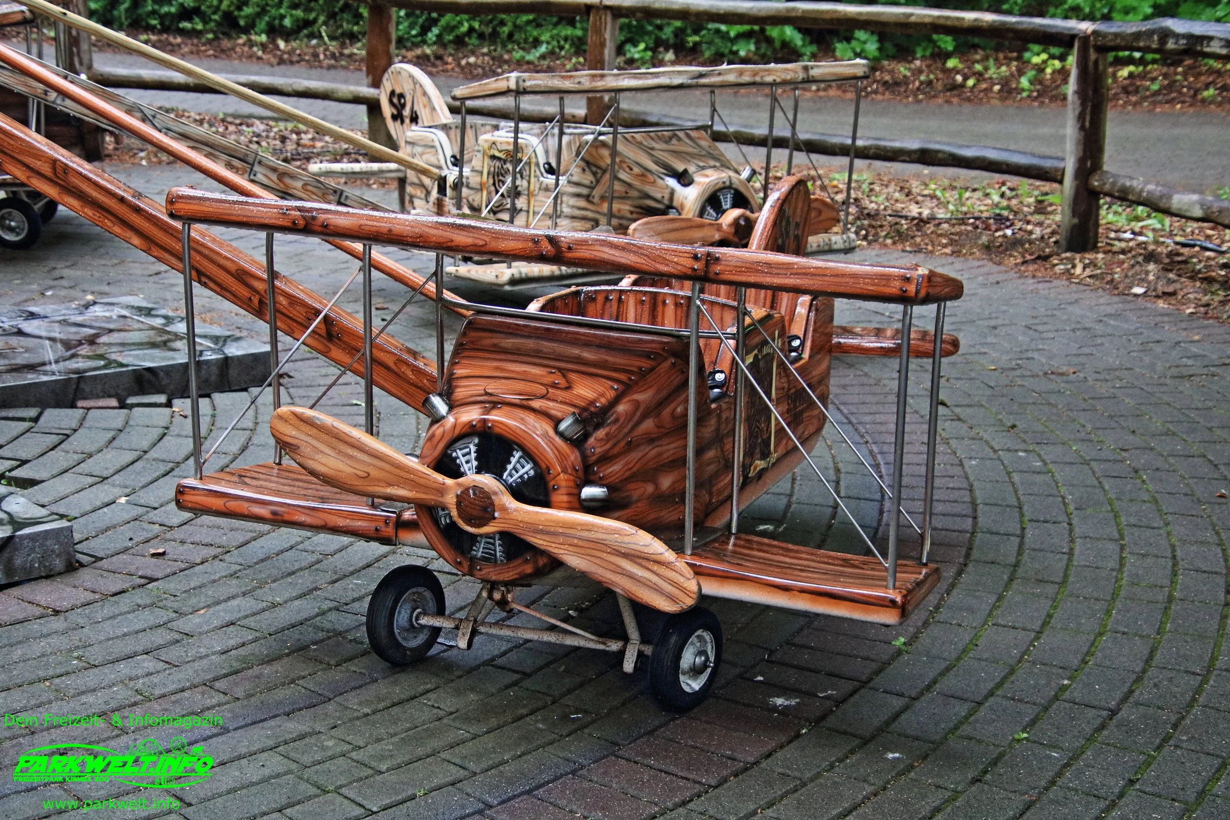 Serengeti Park Hodenhagen Freizeitpark Themepark Amusementpark Attraktionen Tiere Wildtiere Safari Achterbahn Rollercoaster Coaster Safaripark Info Map Guide Park Plan