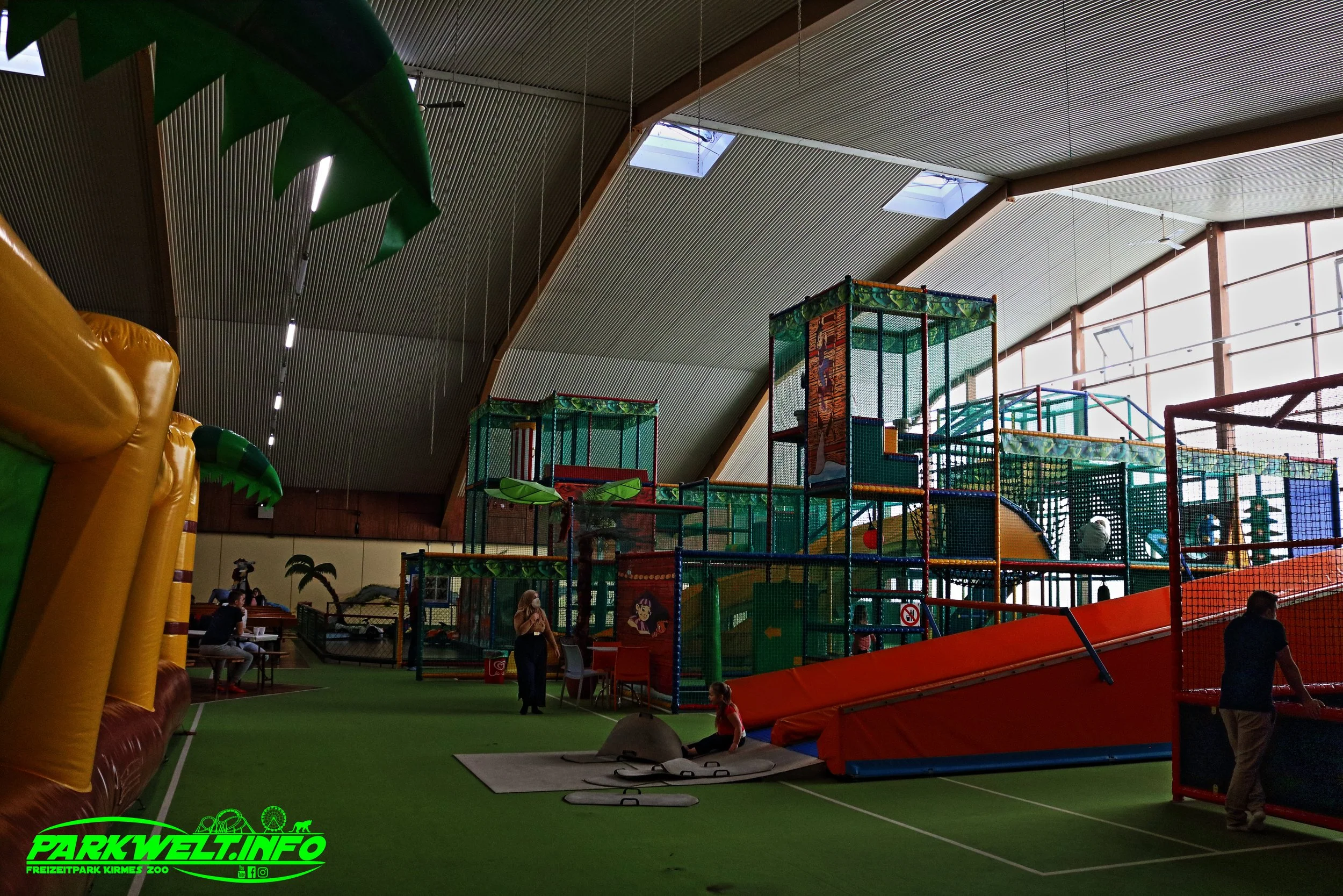 Piratenland Neuwied Freizeitpark Indoor Park Outdoor Themepark Attraktionen Fahrgeschäfte Parkplan Bilder Galerie Fotos Anfahrt Parkplatz Guide Map Adresse Familie Kinder 