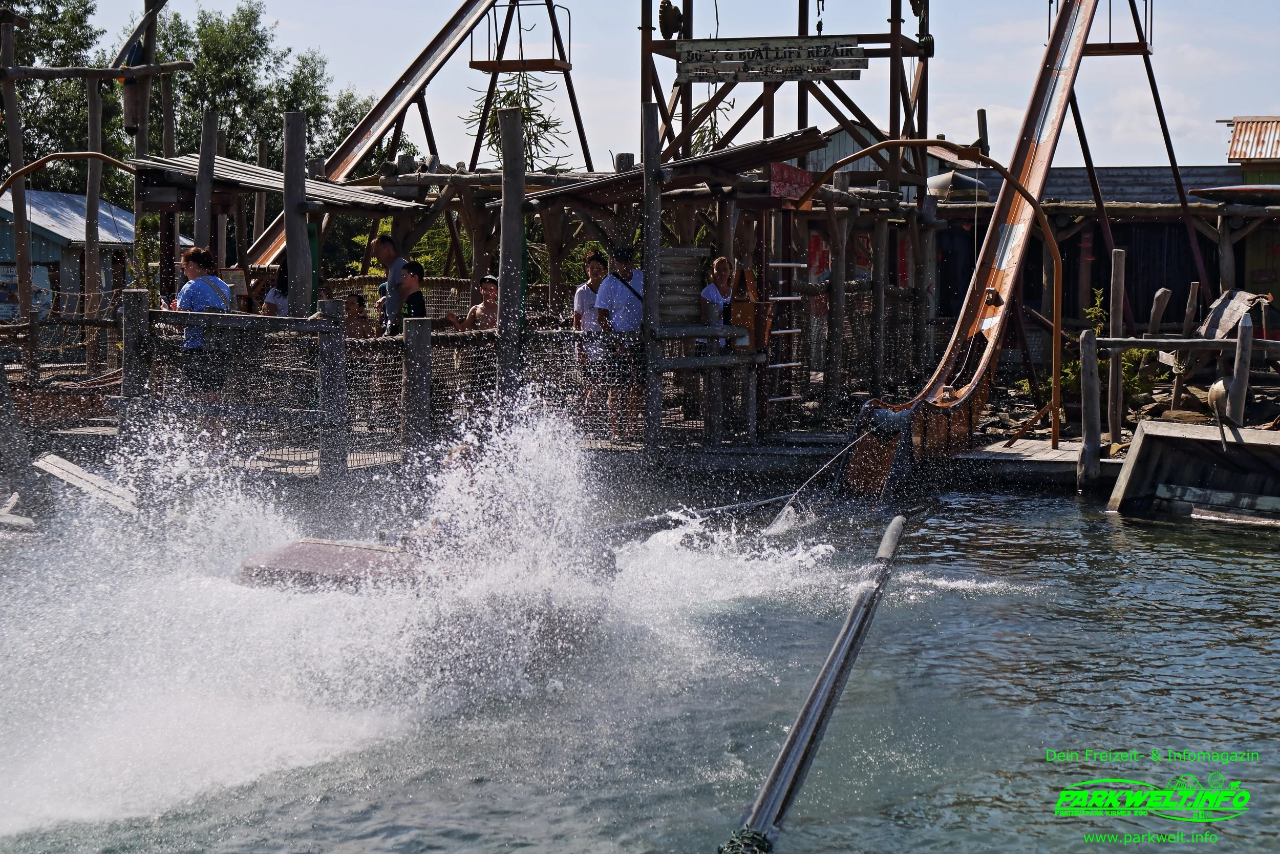 Fliegende Boote Sunkid Heege Nautic Jet Jaderpark Tierpark Freizeitpark Jade Themepark Achterbahn Wasserbahn Attraktionen Info News Park Plan Map Guide Adresse Fahrgeschäfte Tiere