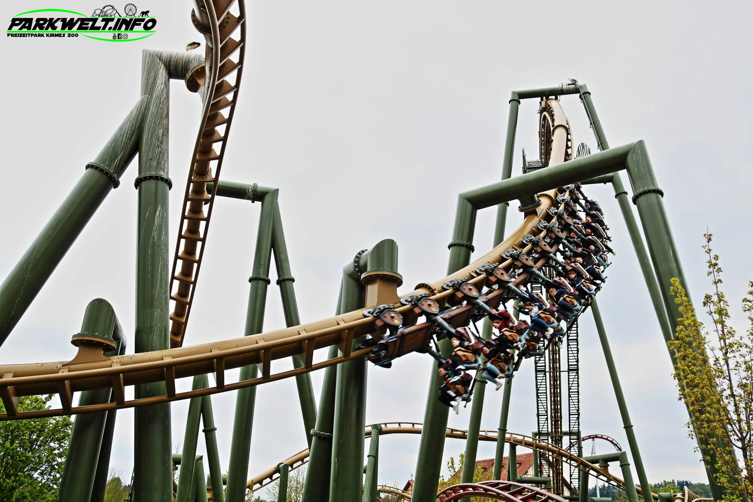 Hals über Kopf Vekoma Suspended Thrill Coaster Inverted Achterbahn  Erlebnispark Tripsdrill Cleebronn Baden Württemberg Freizeitpark Themepark Wildpark Attraktionen Fahrgeschäfte Park Plan Parkplan Map Guide Anfahrt Adresse Achterbahn