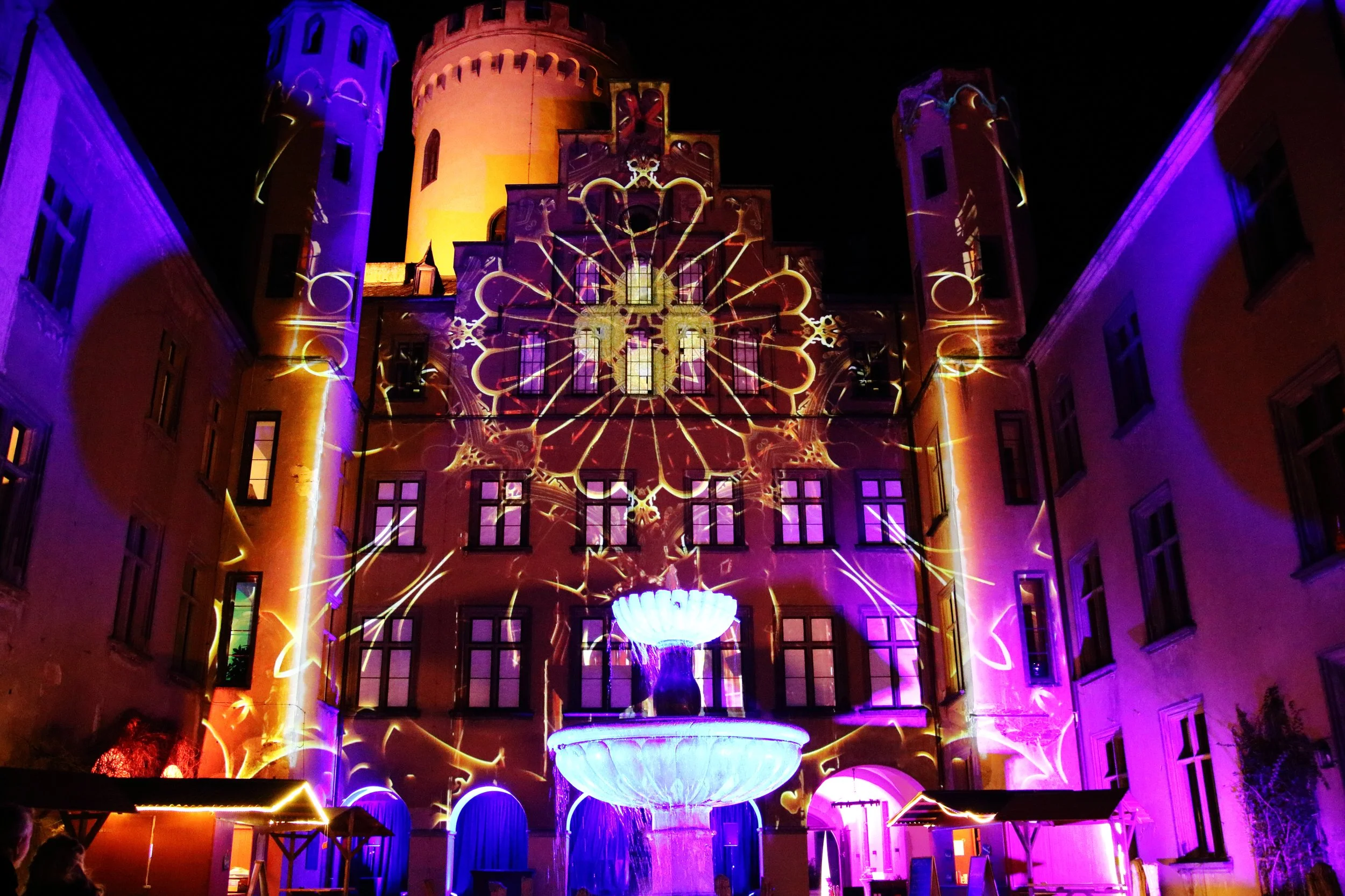 Schloss Arenfels Schlossleuchten Neuwied Bad Hönningen Event Lichter Projektion Familie Ausflug