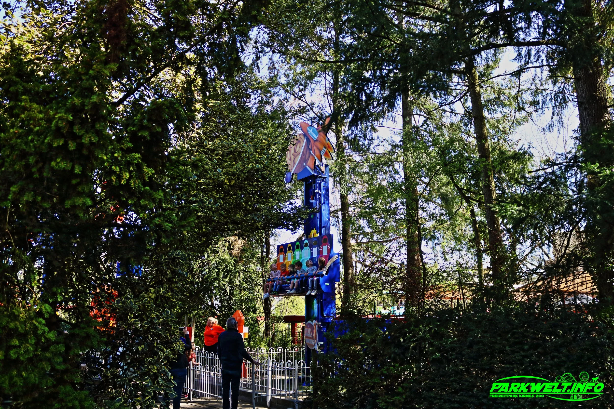 Babas Ruimtereis SBF Visa Group Mini Tower Freefall Avonturenpark Hellendoorn Freizeitpark Themepark Amusementpark Attractiepark Info Attraktionen Fahrgeschäfte Park Plan Map Guide Achterbahn Coaster Rollercoaster Öffnungszeiten Preise