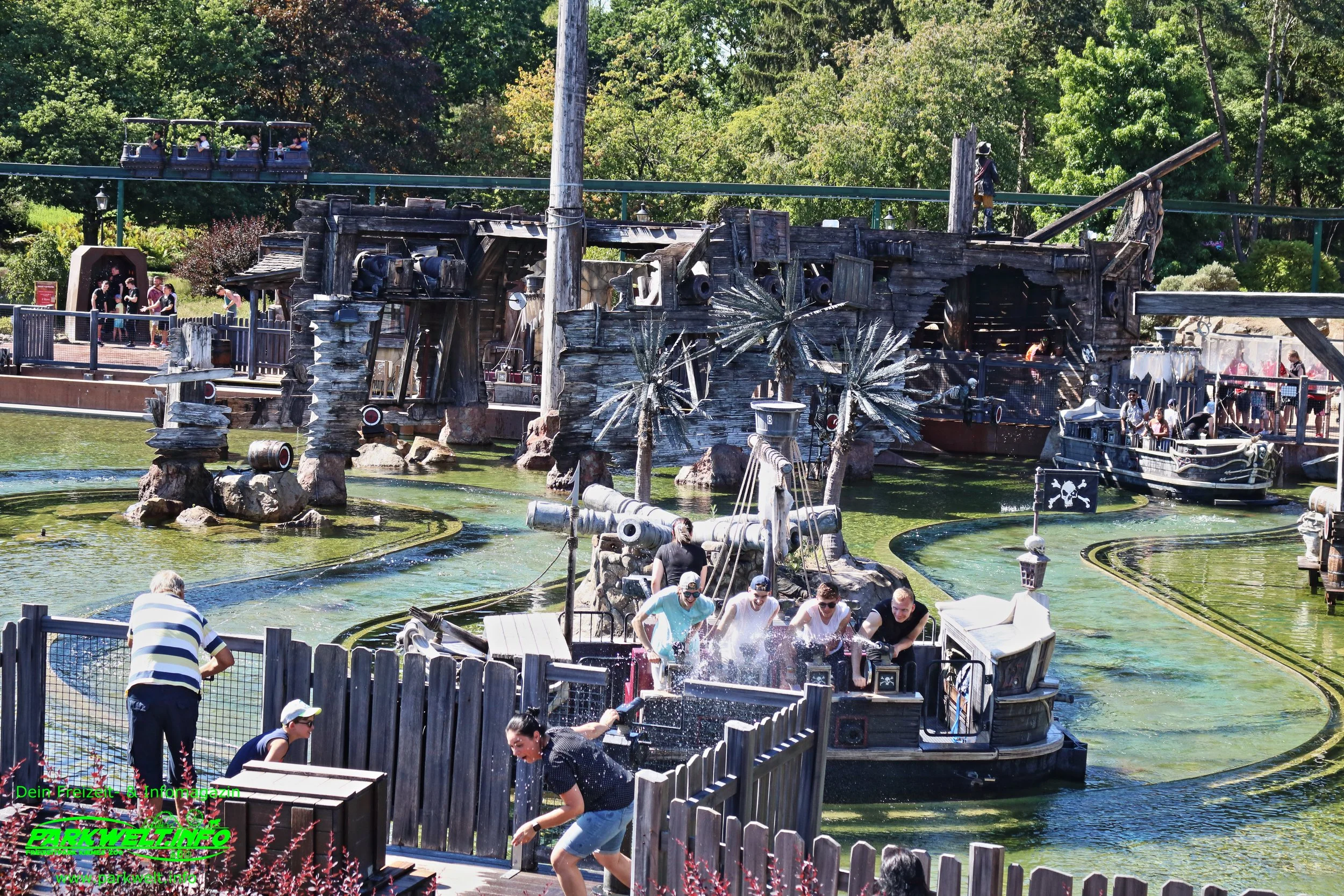ToPiLauLa Schlacht Mack Rides Interaktive Bootsfahrt Splash Battle Heide Park Resort Soltau Niedersachsen Freizeitpark Themepark Colossos Achterbahn Attraktionen Park Plan Adresse Infos Bilder Show