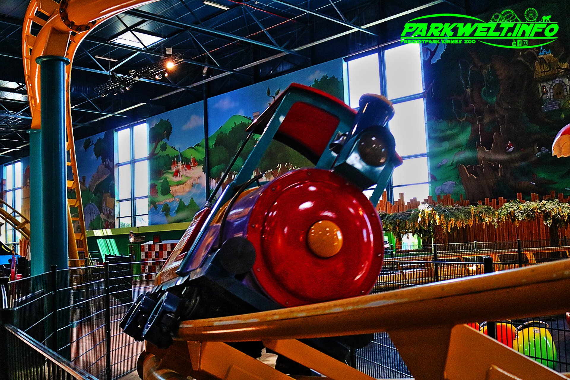 Toos Express Vekoma Junior Coaster indoor Attractiepark Toverland Freizeitpark Themepark Attraktionen Fahrgeschäfte Achterbahn Rollercoaster guide Map Park Plan Sevenum Niederlande Holland