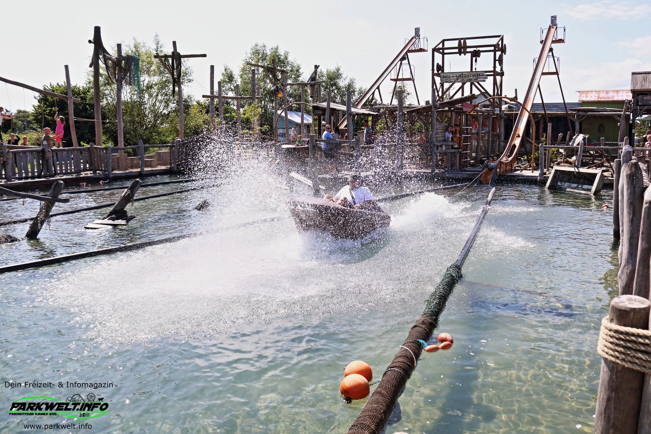 Fliegende Boote Sunkid Heege Nautic Jet Jaderpark Tierpark Freizeitpark Jade Themepark Achterbahn Wasserbahn Attraktionen Info News Park Plan Map Guide Adresse Fahrgeschäfte Tiere